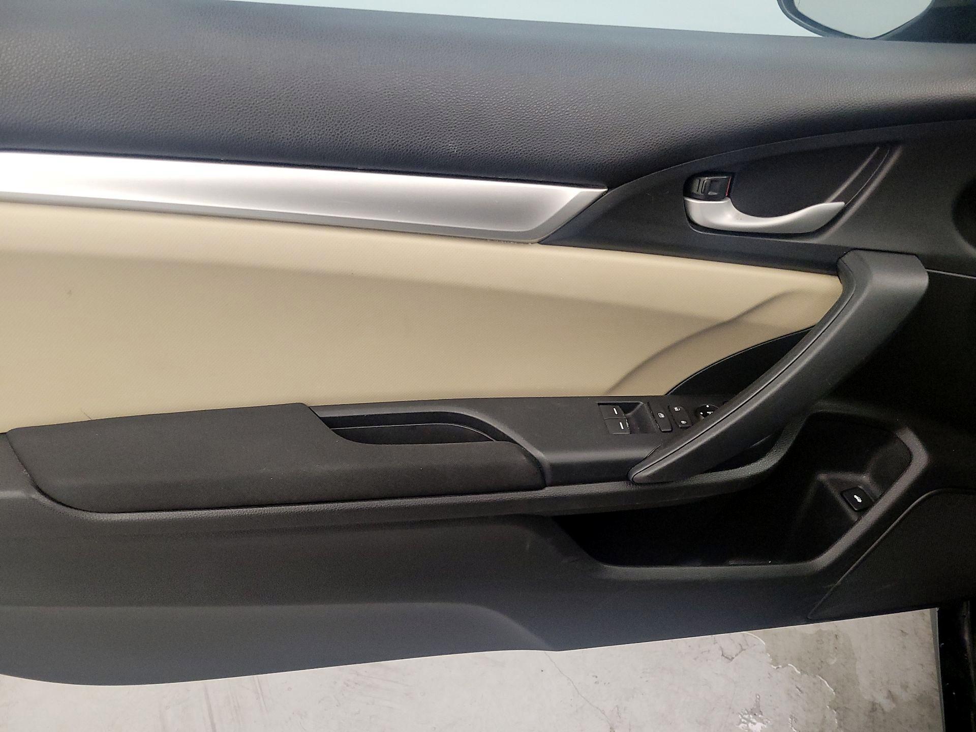 Thumbnail: 2016 Honda Civic - 12