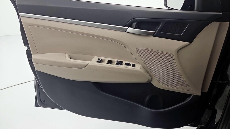 2020 Hyundai Elantra SE 12