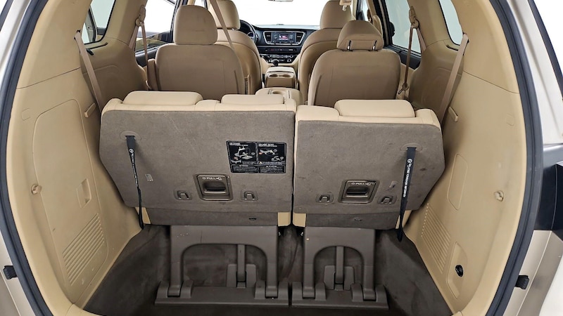 2016 Kia Sedona LX 21