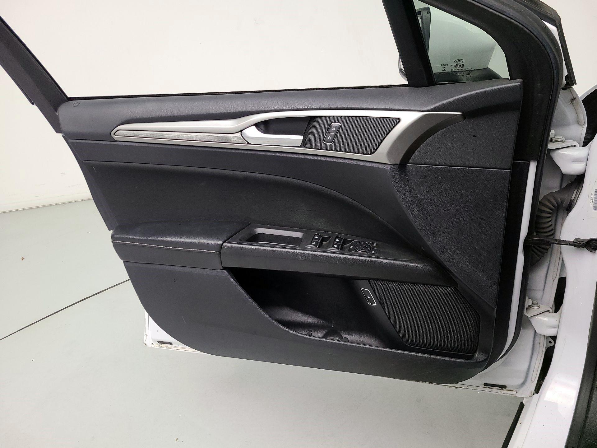 Thumbnail: 2019 Ford Fusion - 12