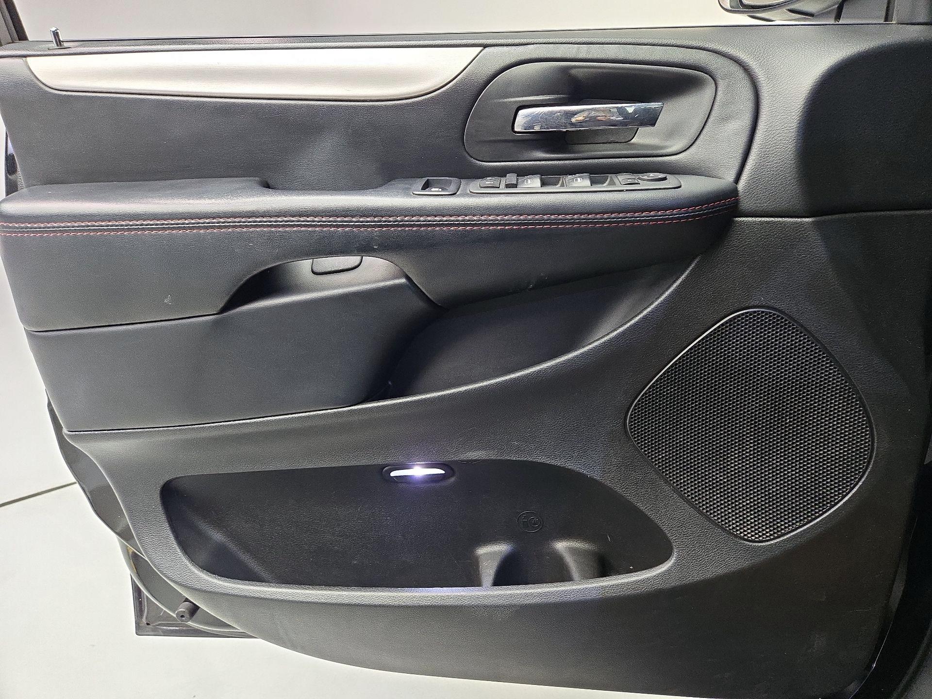 Thumbnail: 2019 Dodge Grand Caravan - 12