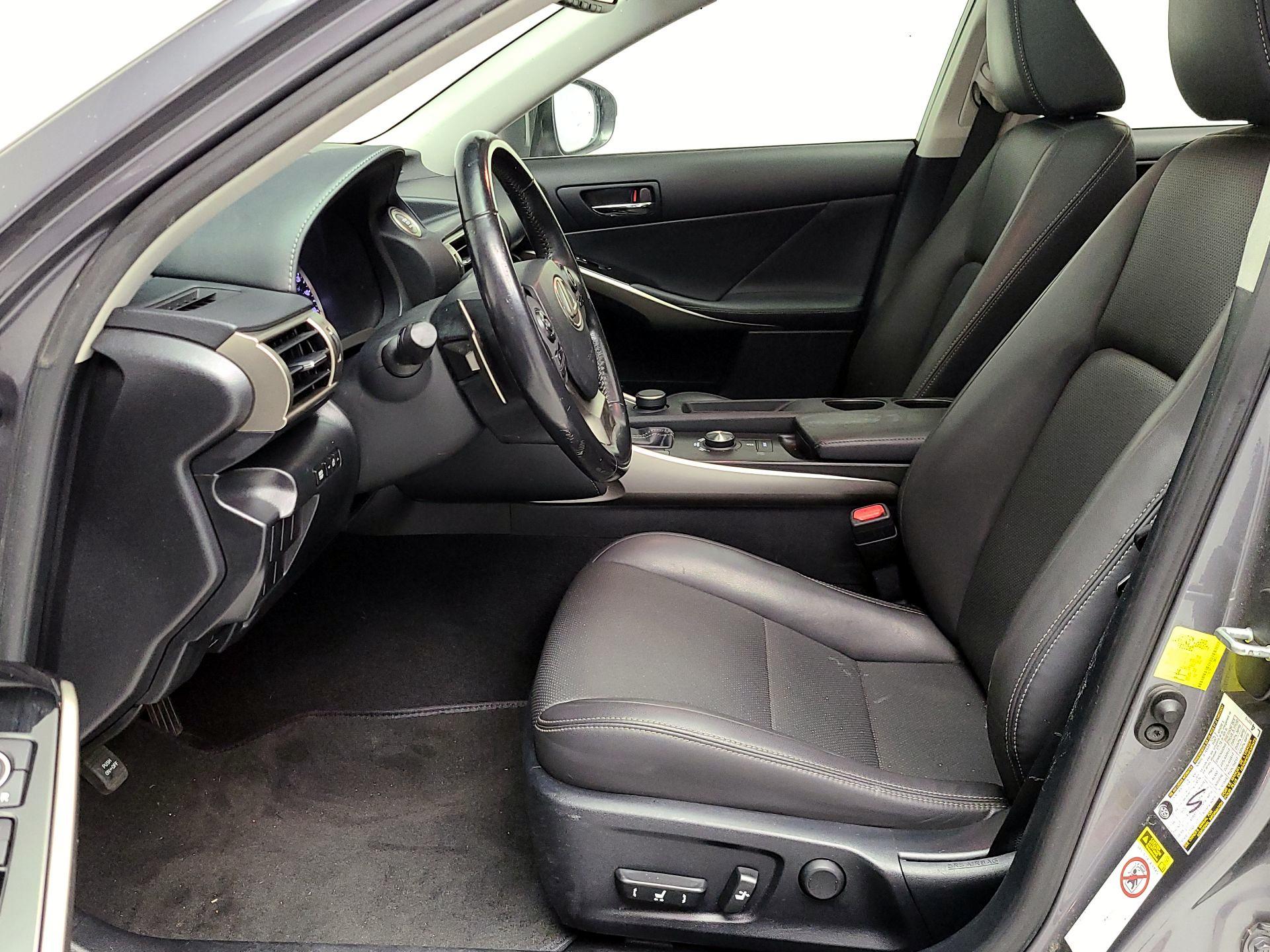 Thumbnail: 2016 Lexus IS - 11