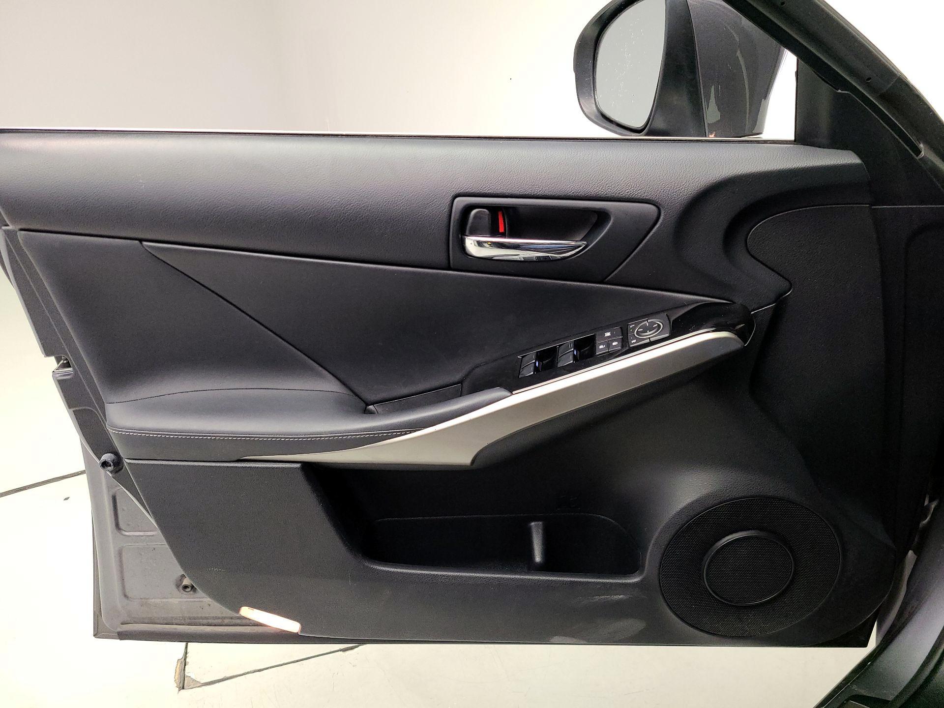 Thumbnail: 2016 Lexus IS - 12