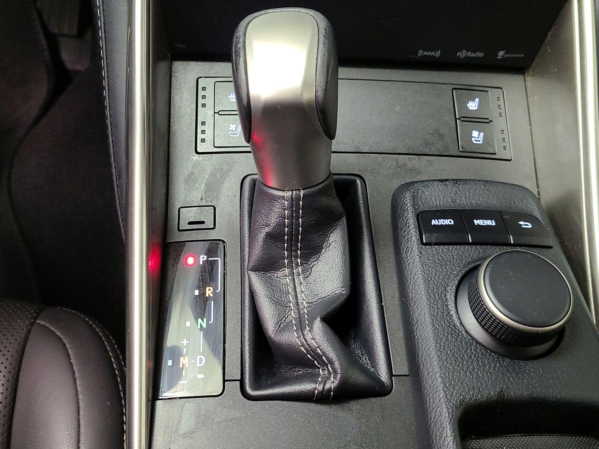 Thumbnail: 2016 Lexus IS - 17