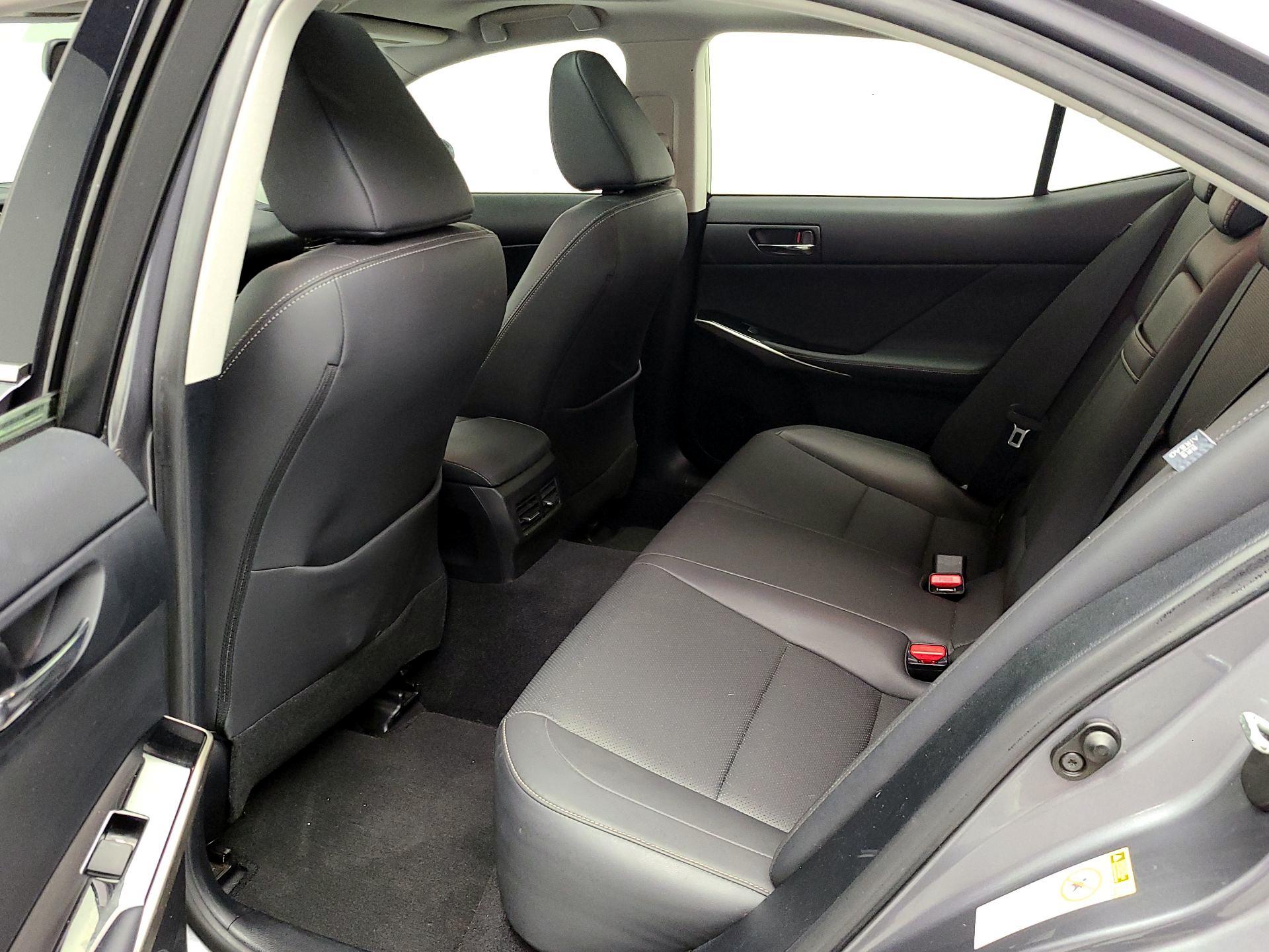 Thumbnail: 2016 Lexus IS - 20