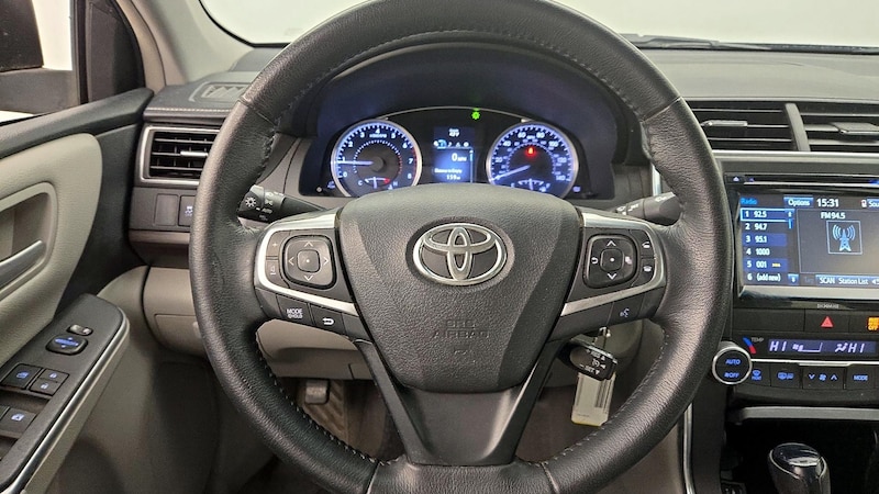 2016 Toyota Camry XLE 10