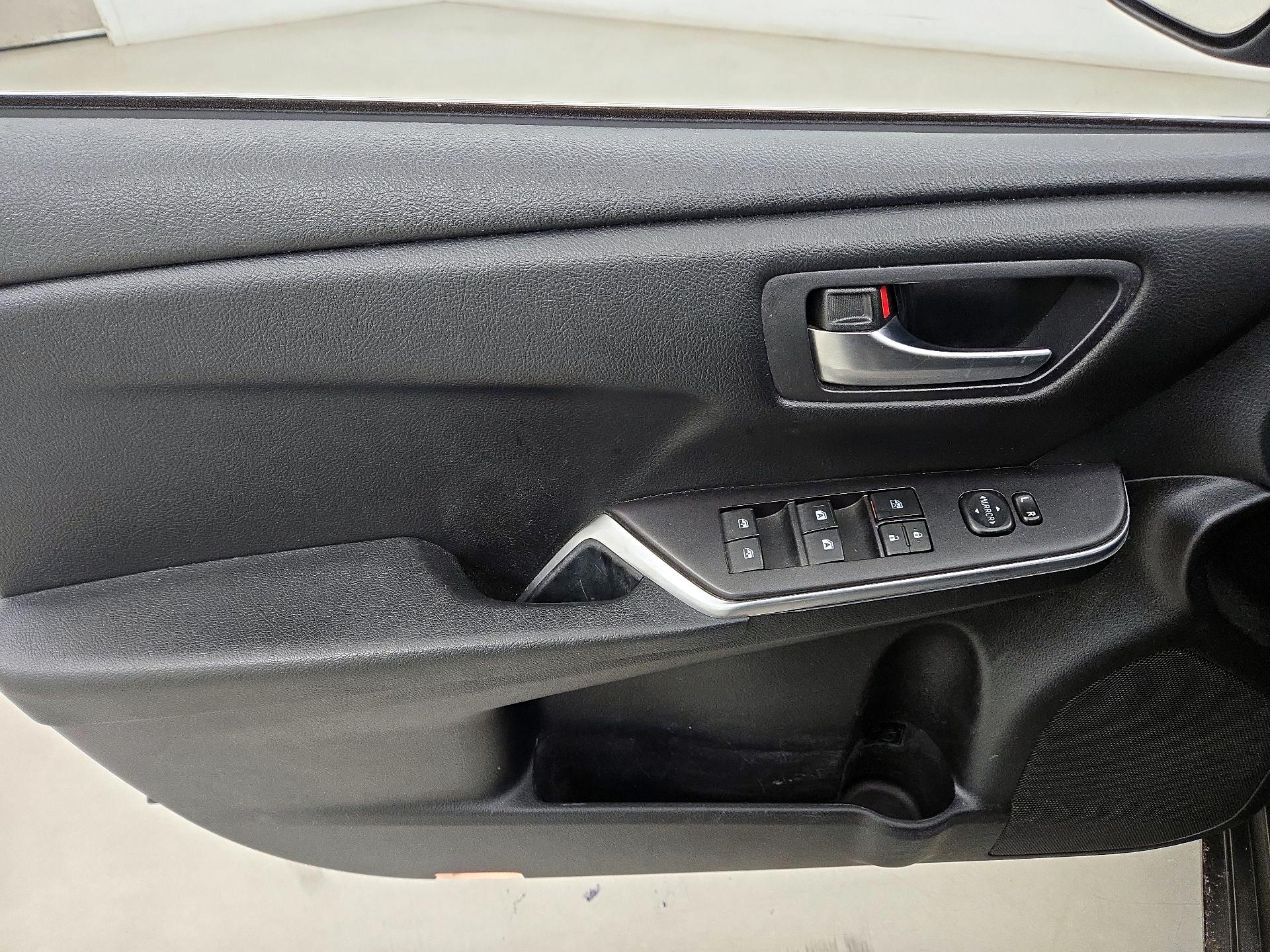 Thumbnail: 2016 Toyota Camry - 12