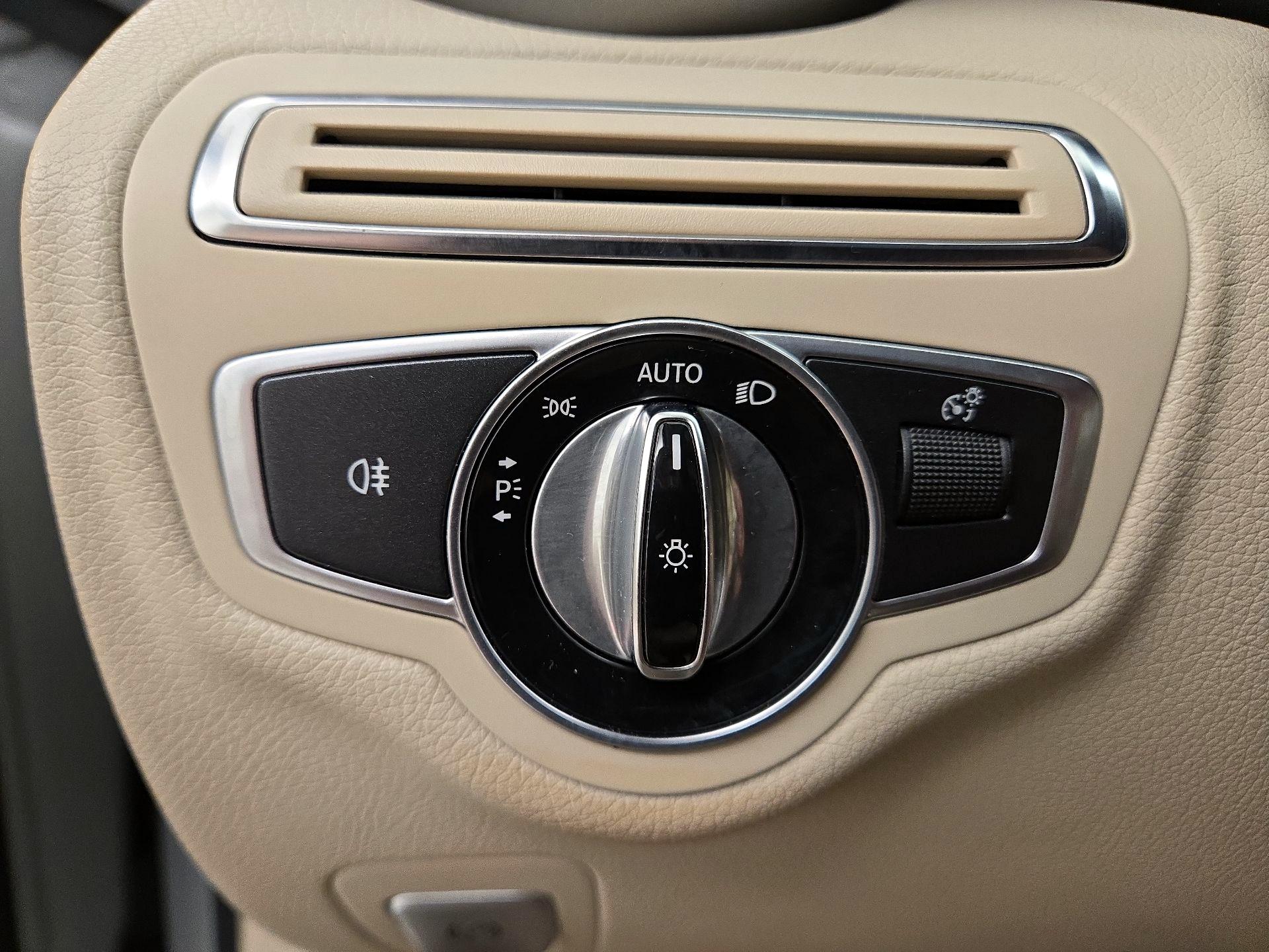 Thumbnail: 2016 Mercedes-Benz C-Class - 13