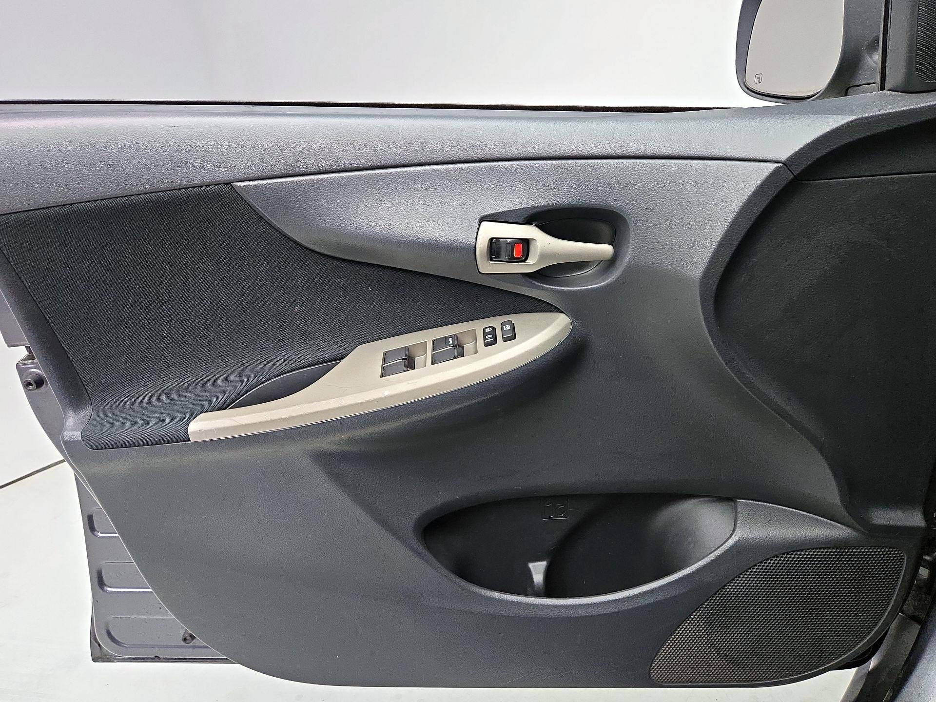 Thumbnail: 2013 Toyota Corolla - 12