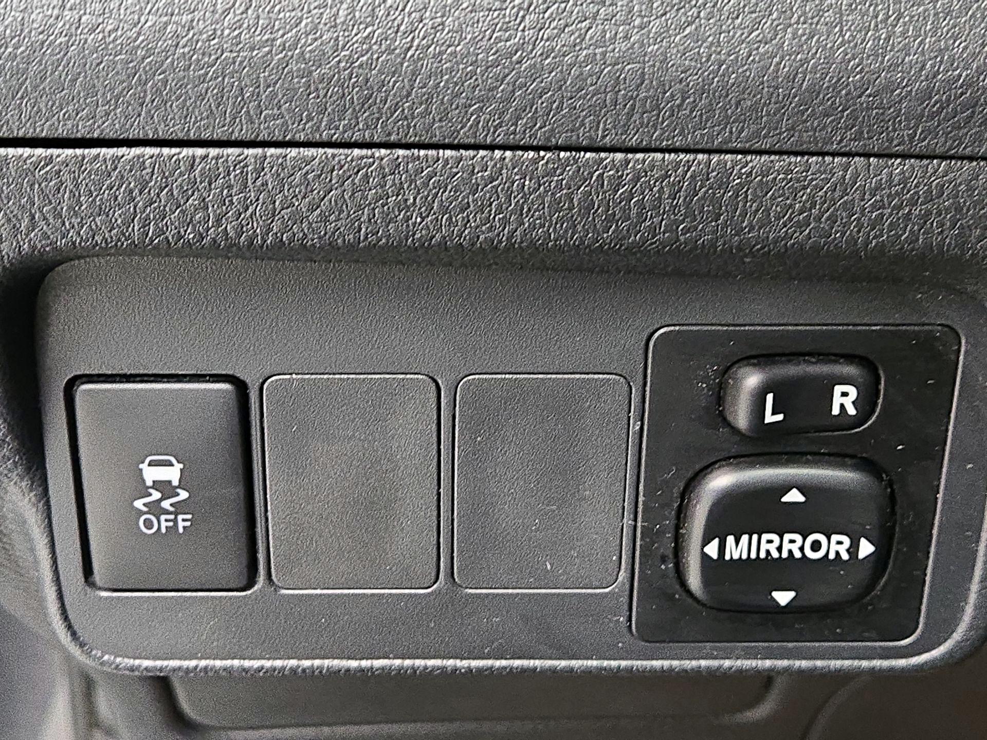 Thumbnail: 2013 Toyota Corolla - 13