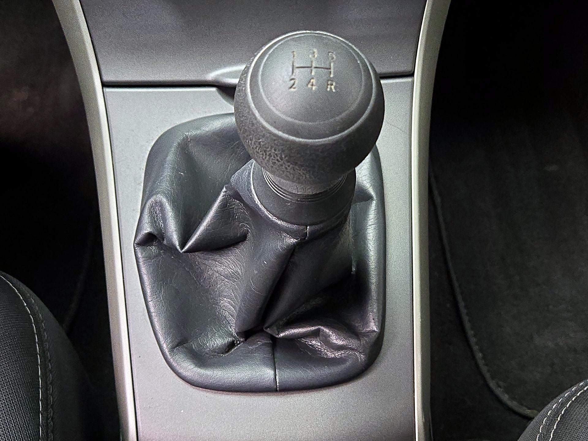 Thumbnail: 2013 Toyota Corolla - 16