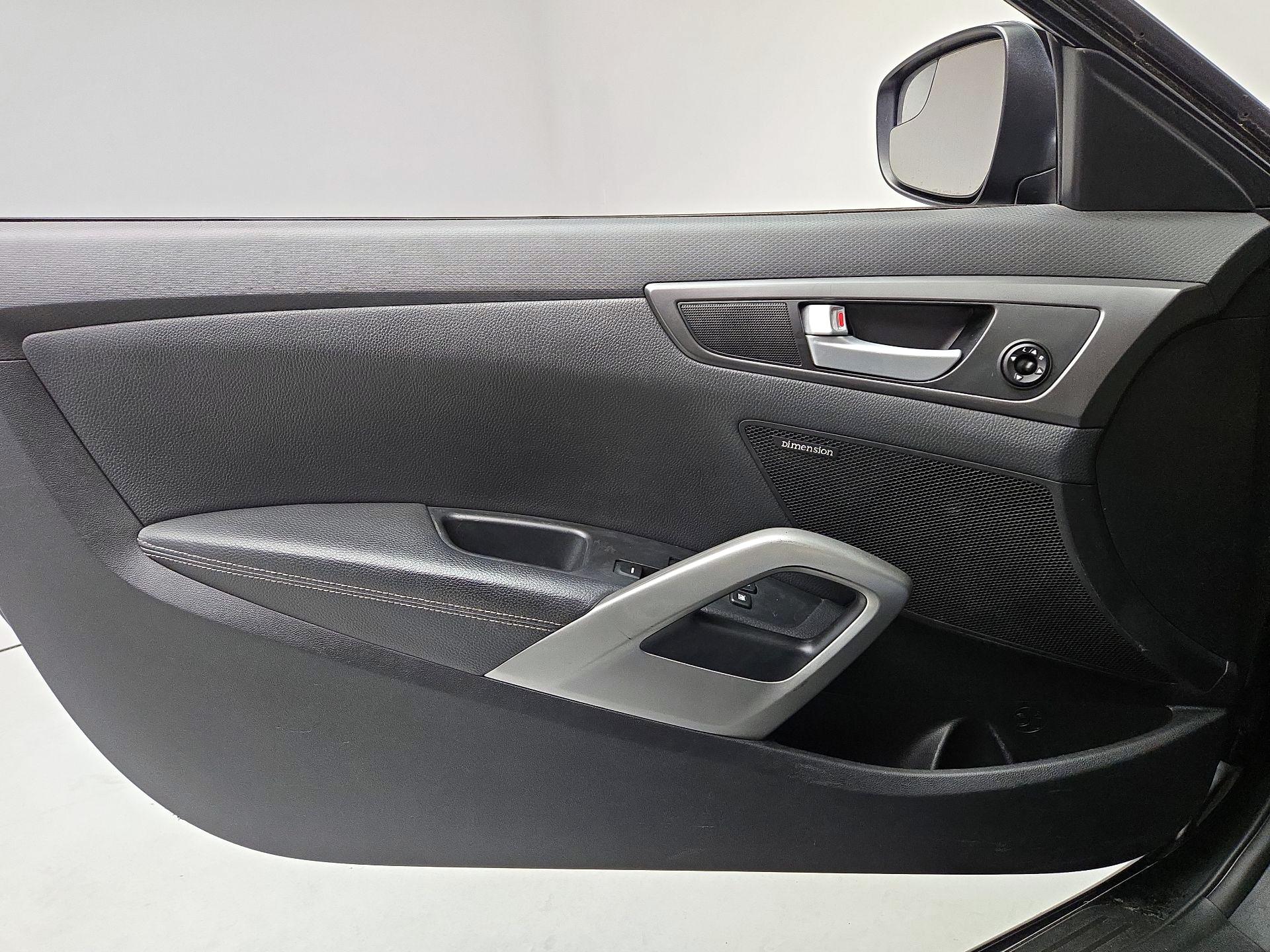 Thumbnail: 2015 Hyundai Veloster - 12