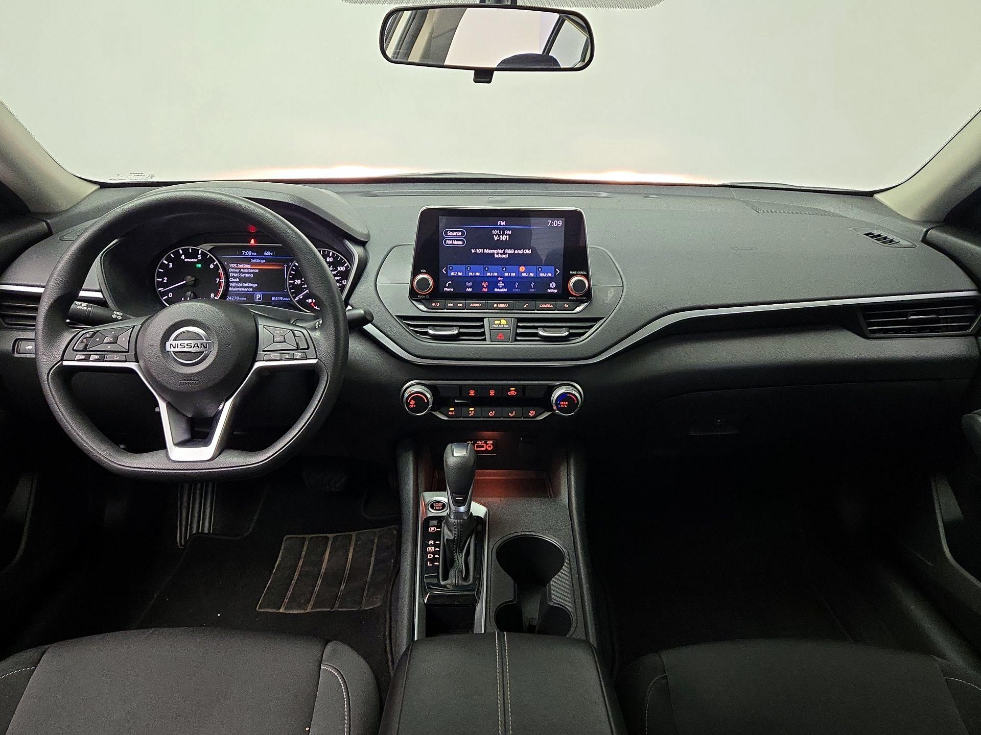 Thumbnail: 2020 Nissan Altima - 9