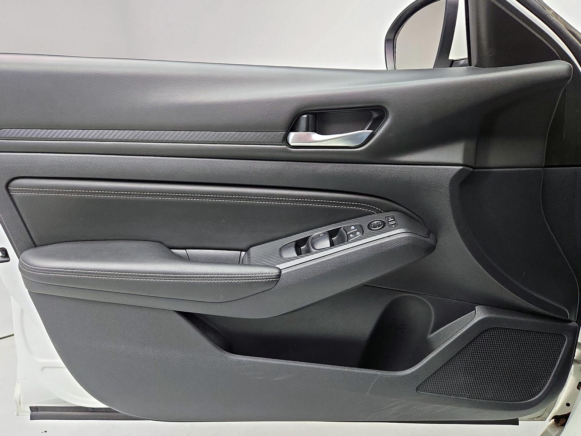 Thumbnail: 2020 Nissan Altima - 12