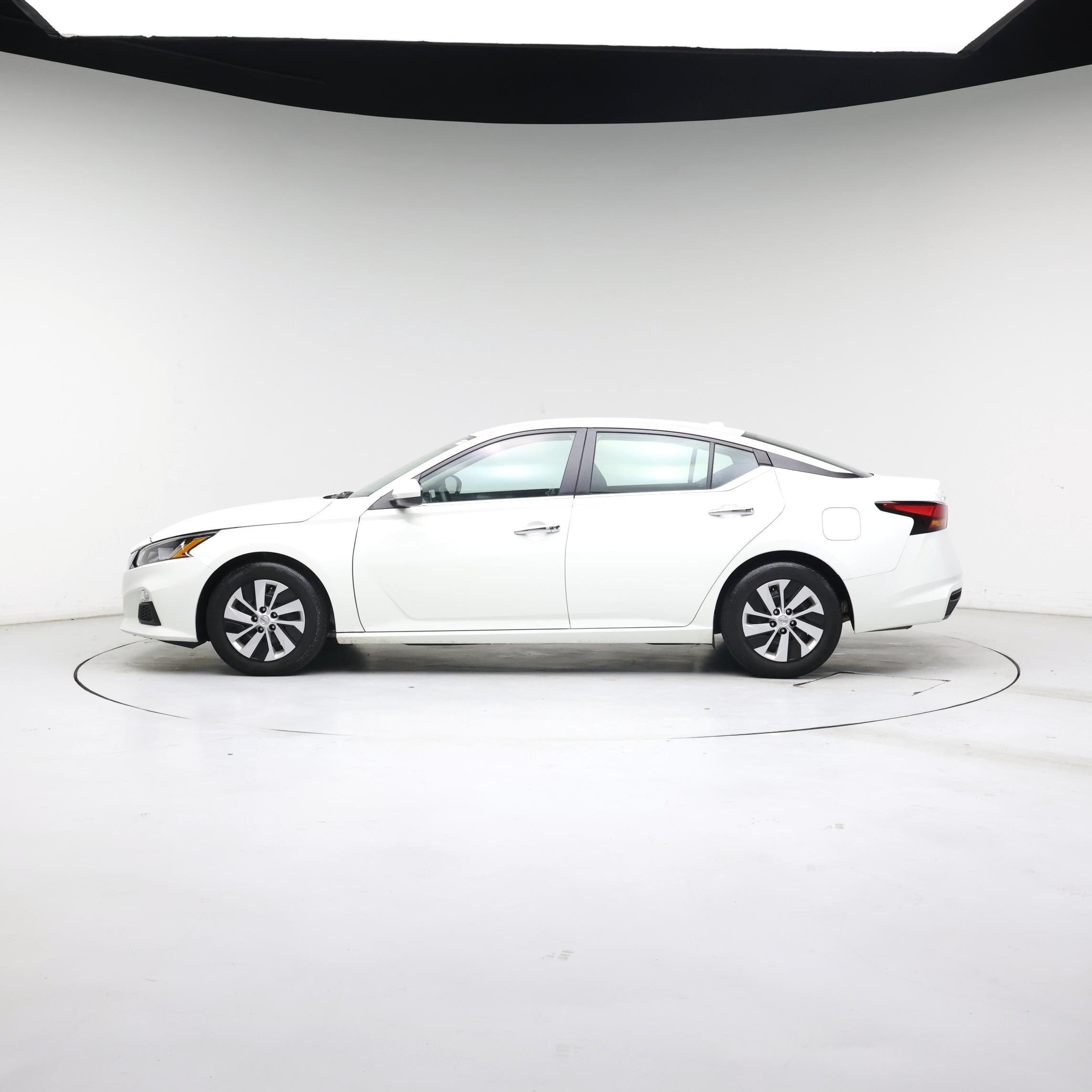 Thumbnail: 2020 Nissan Altima - 3