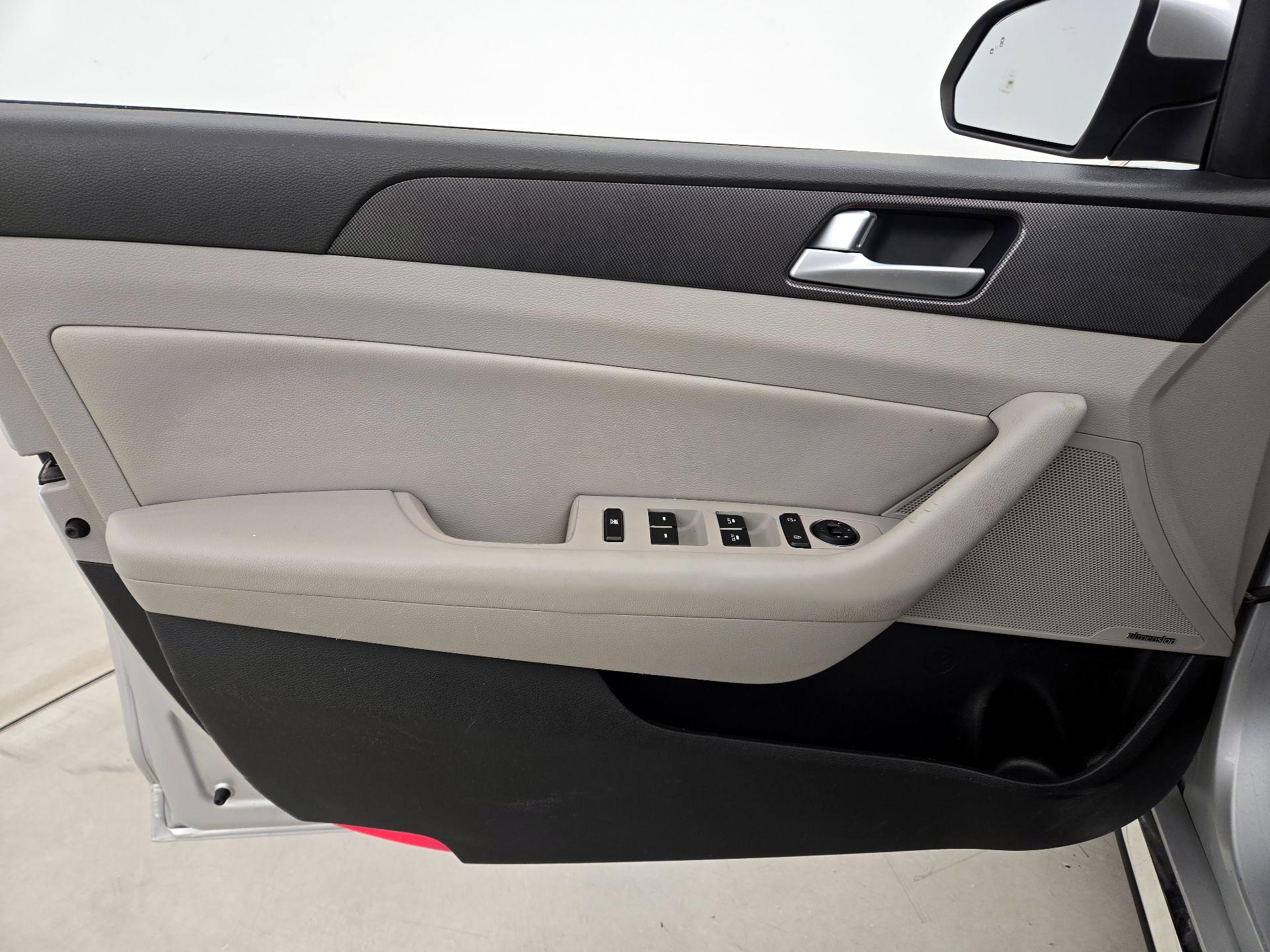Thumbnail: 2015 Hyundai Sonata - 12