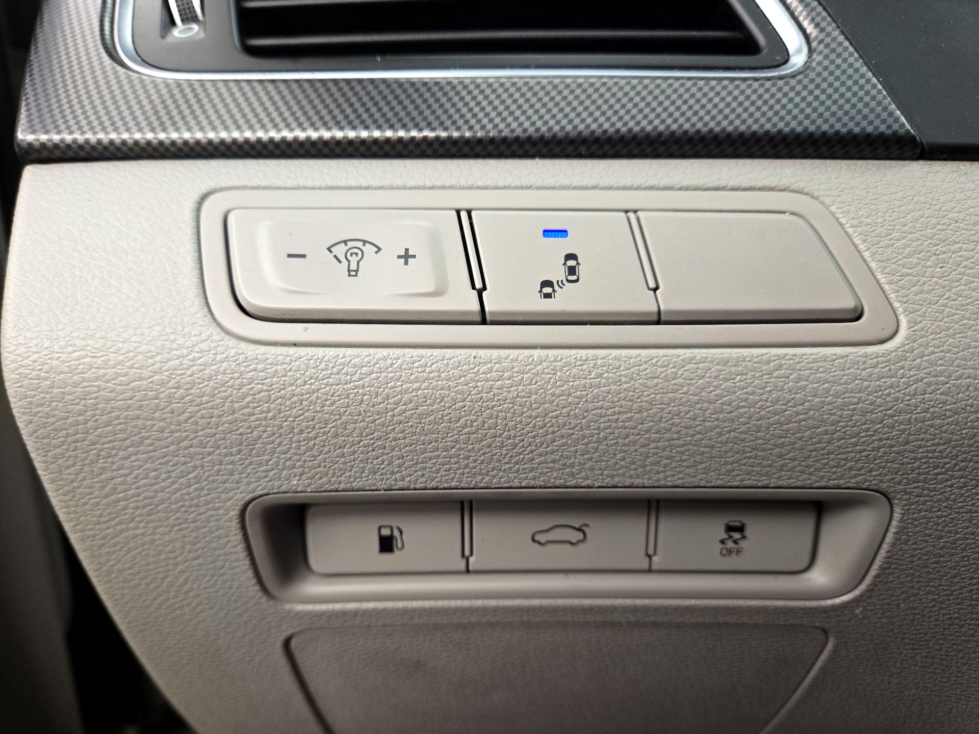 Thumbnail: 2015 Hyundai Sonata - 13
