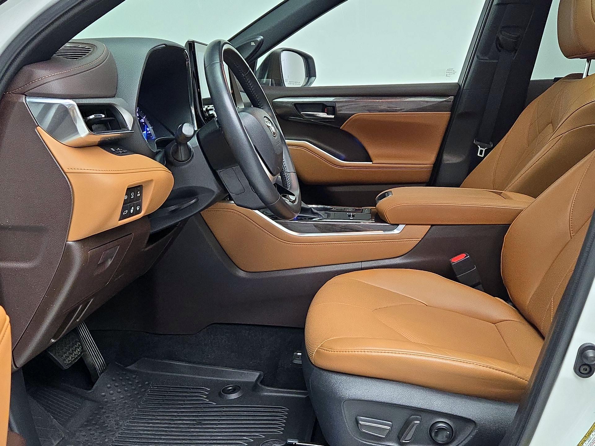 Thumbnail: 2022 Toyota Highlander - 11