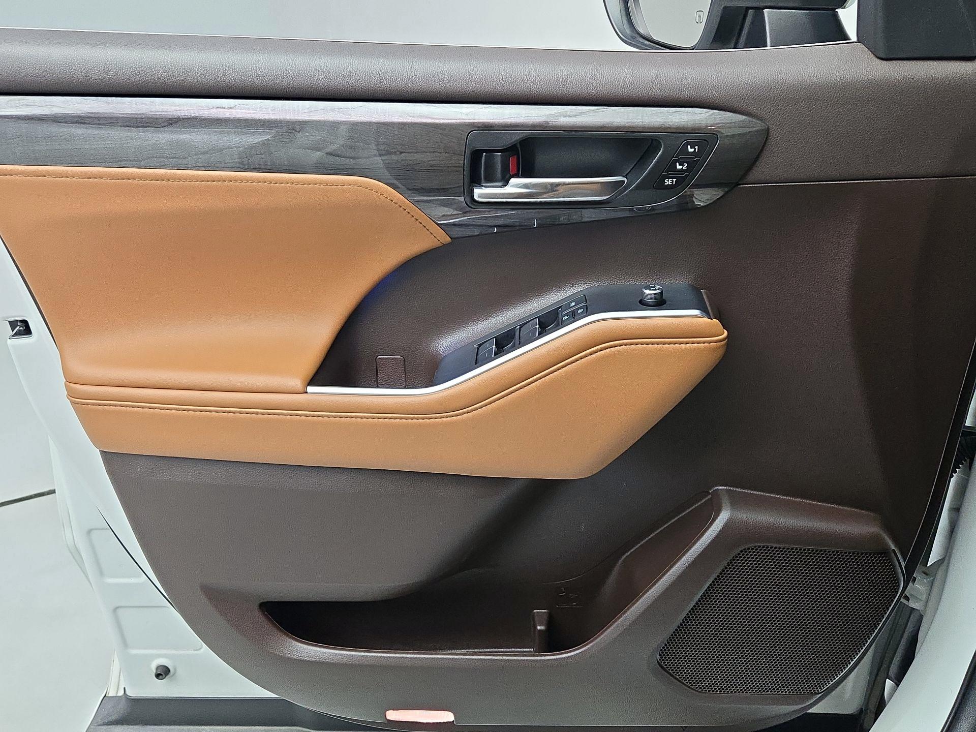 Thumbnail: 2022 Toyota Highlander - 12