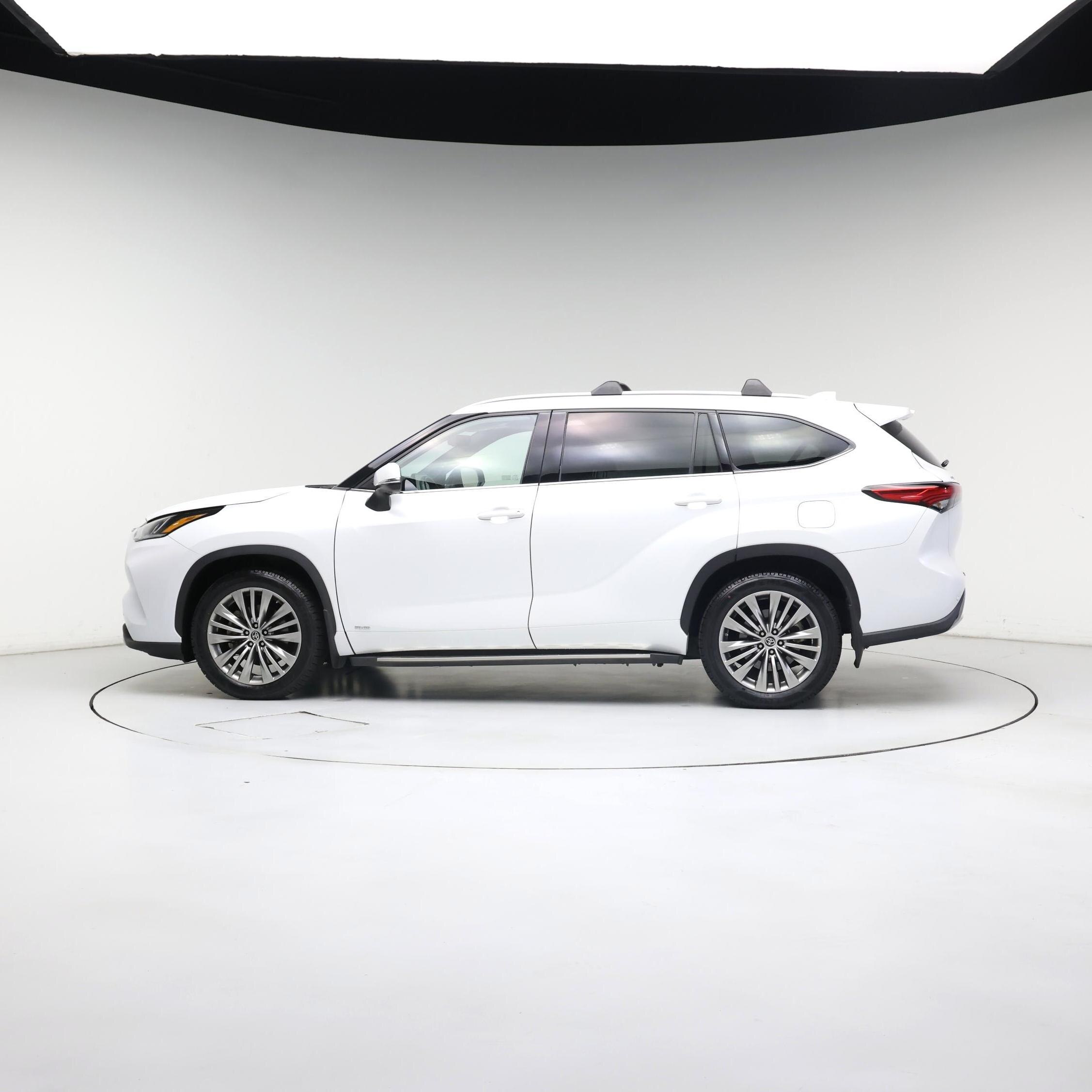 Thumbnail: 2022 Toyota Highlander - 3