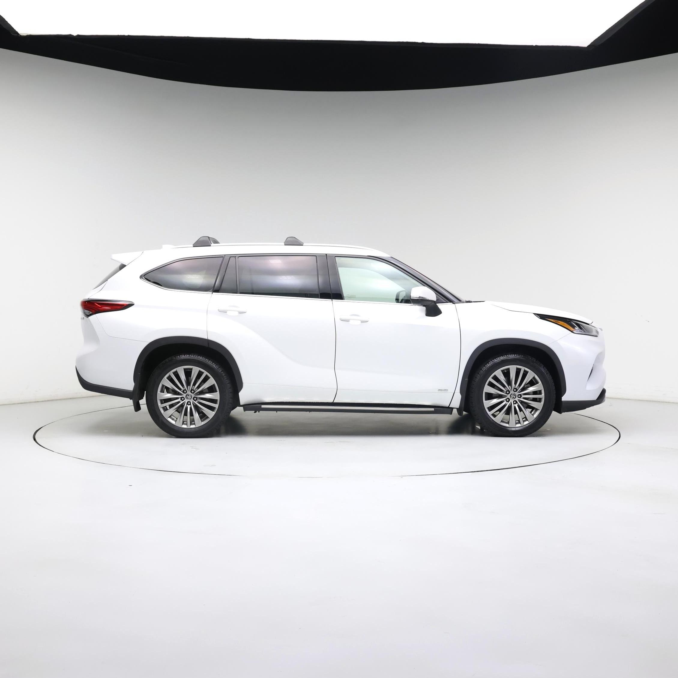 Thumbnail: 2022 Toyota Highlander - 7