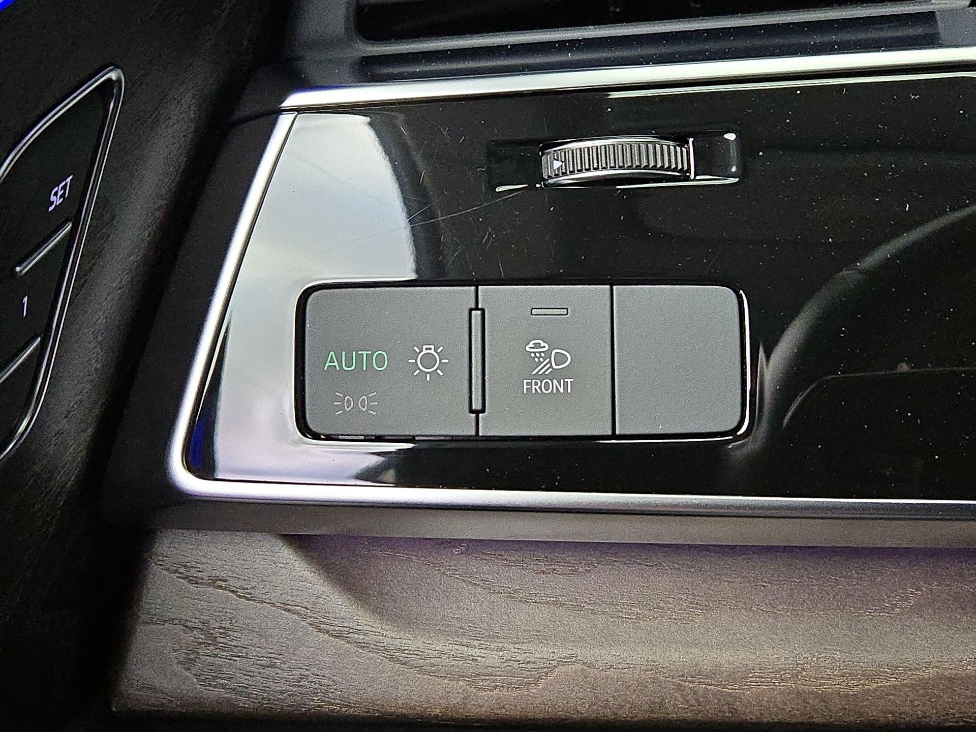 Thumbnail: 2020 Audi Q8 - 13