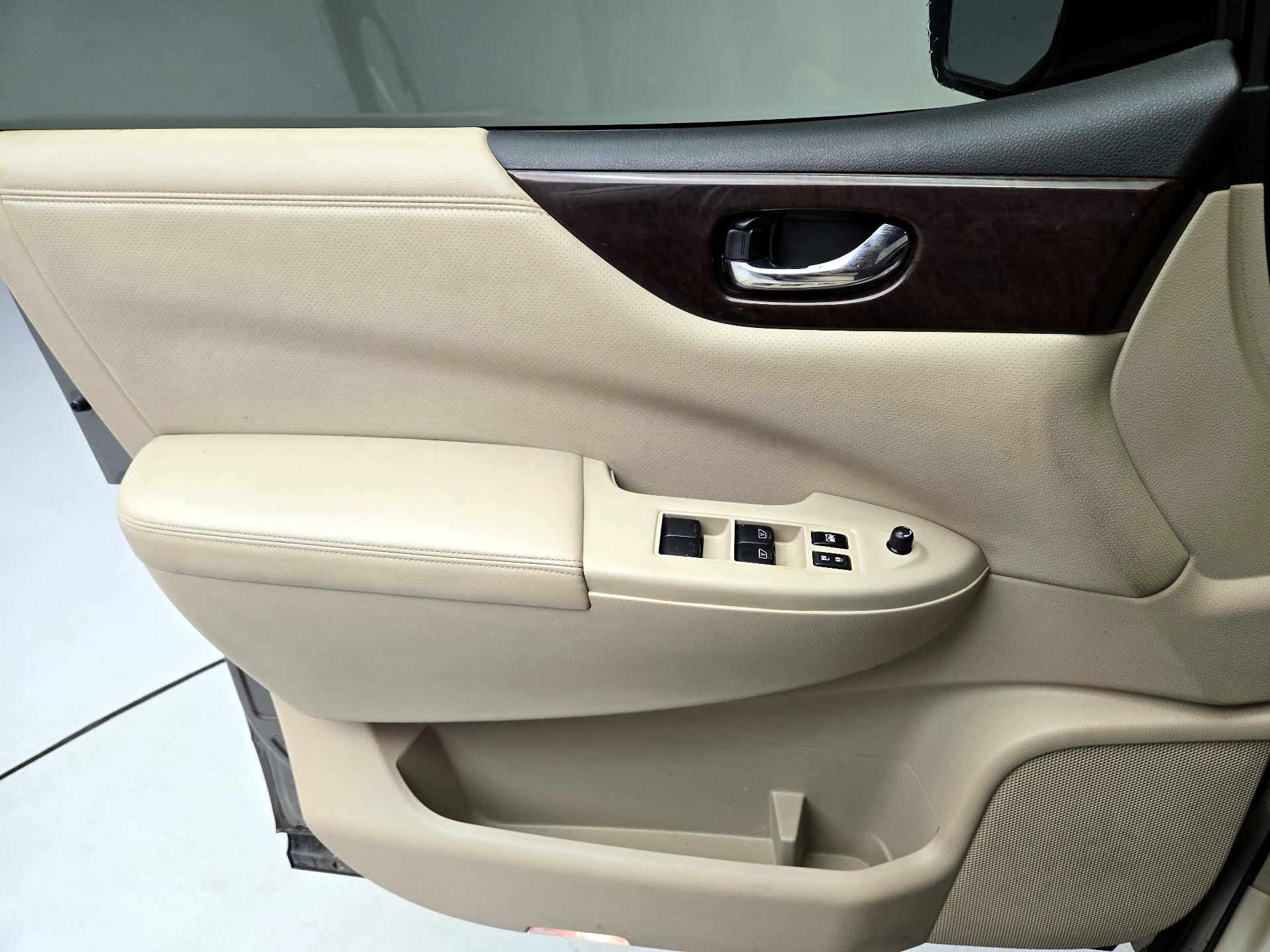 Thumbnail: 2015 Nissan Quest - 12