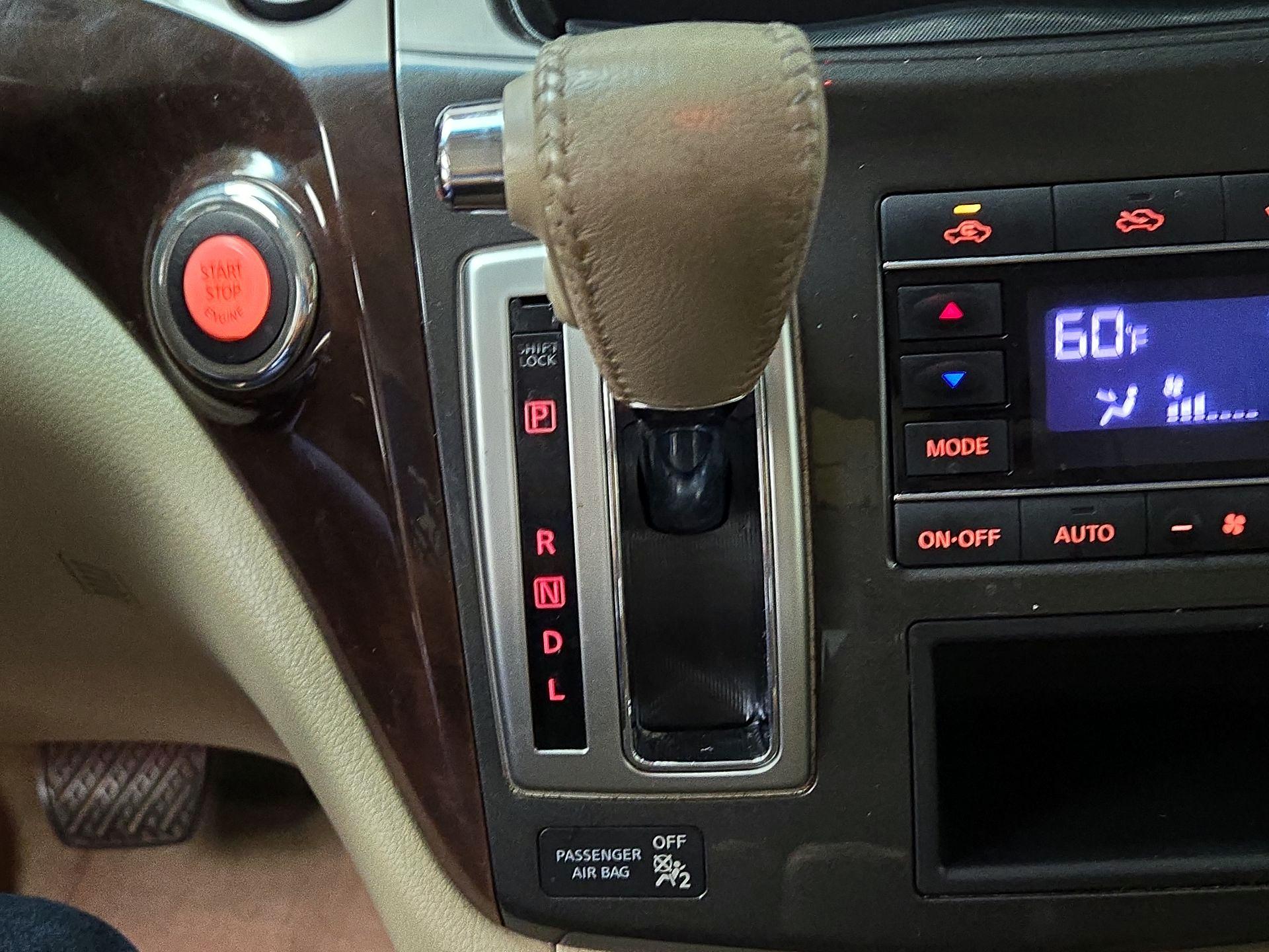 Thumbnail: 2015 Nissan Quest - 17