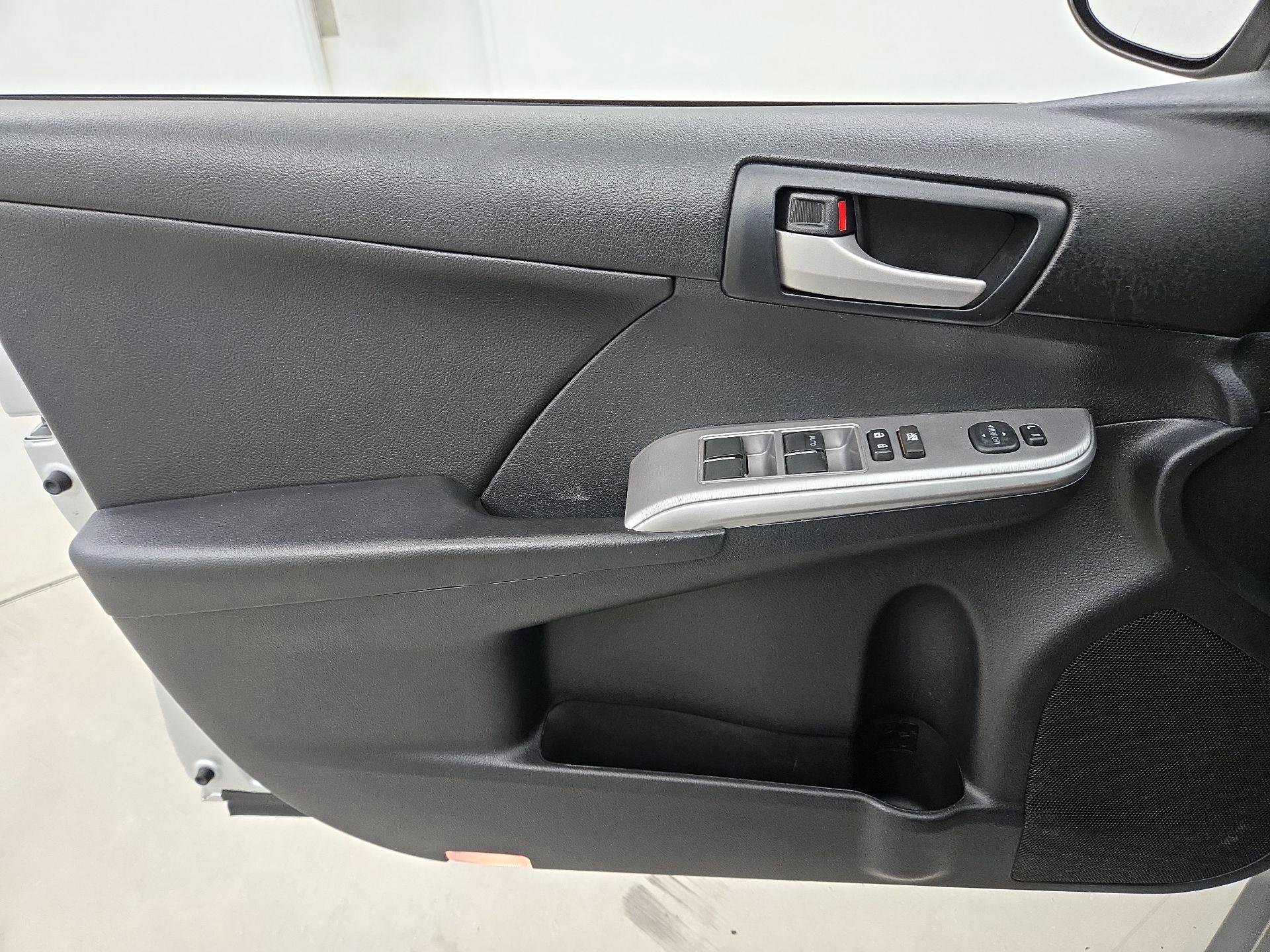 Thumbnail: 2014 Toyota Camry - 12