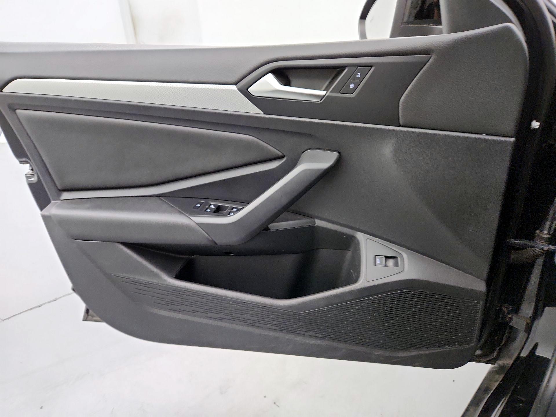 Thumbnail: 2019 Volkswagen Jetta - 12