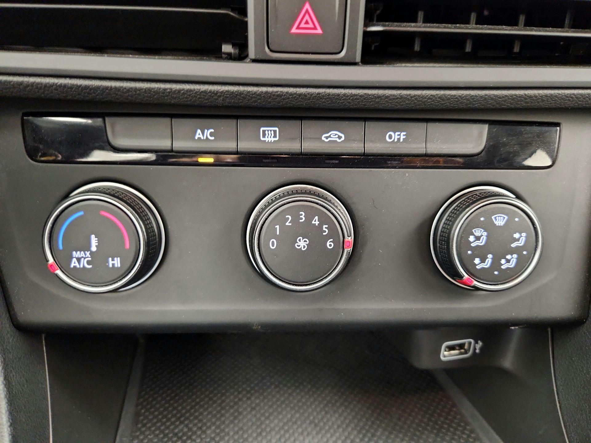 Thumbnail: 2019 Volkswagen Jetta - 16