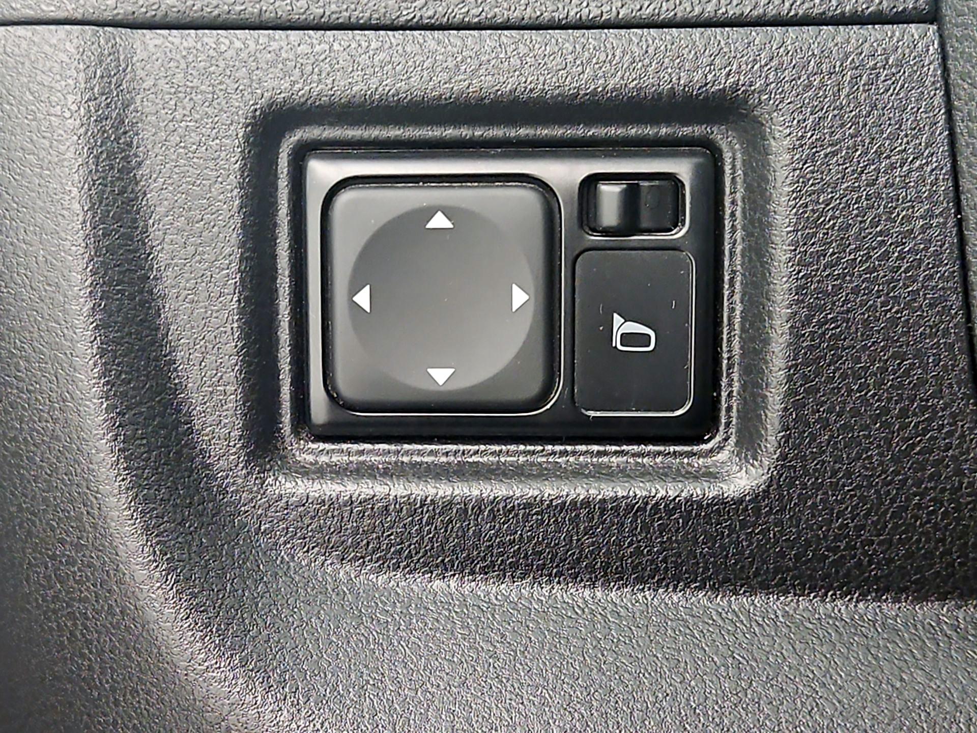 Thumbnail: 2017 Nissan Versa - 13