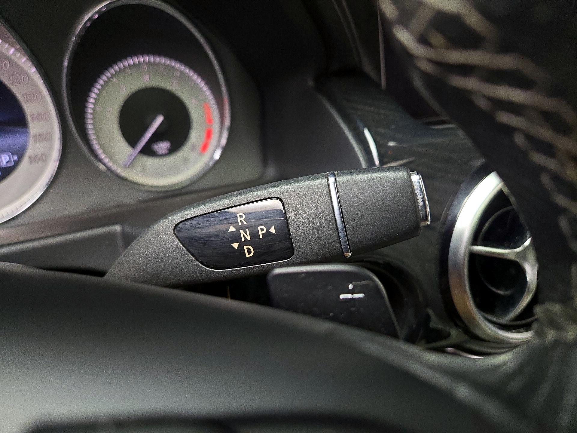 Thumbnail: 2014 Mercedes-Benz GLK - 17