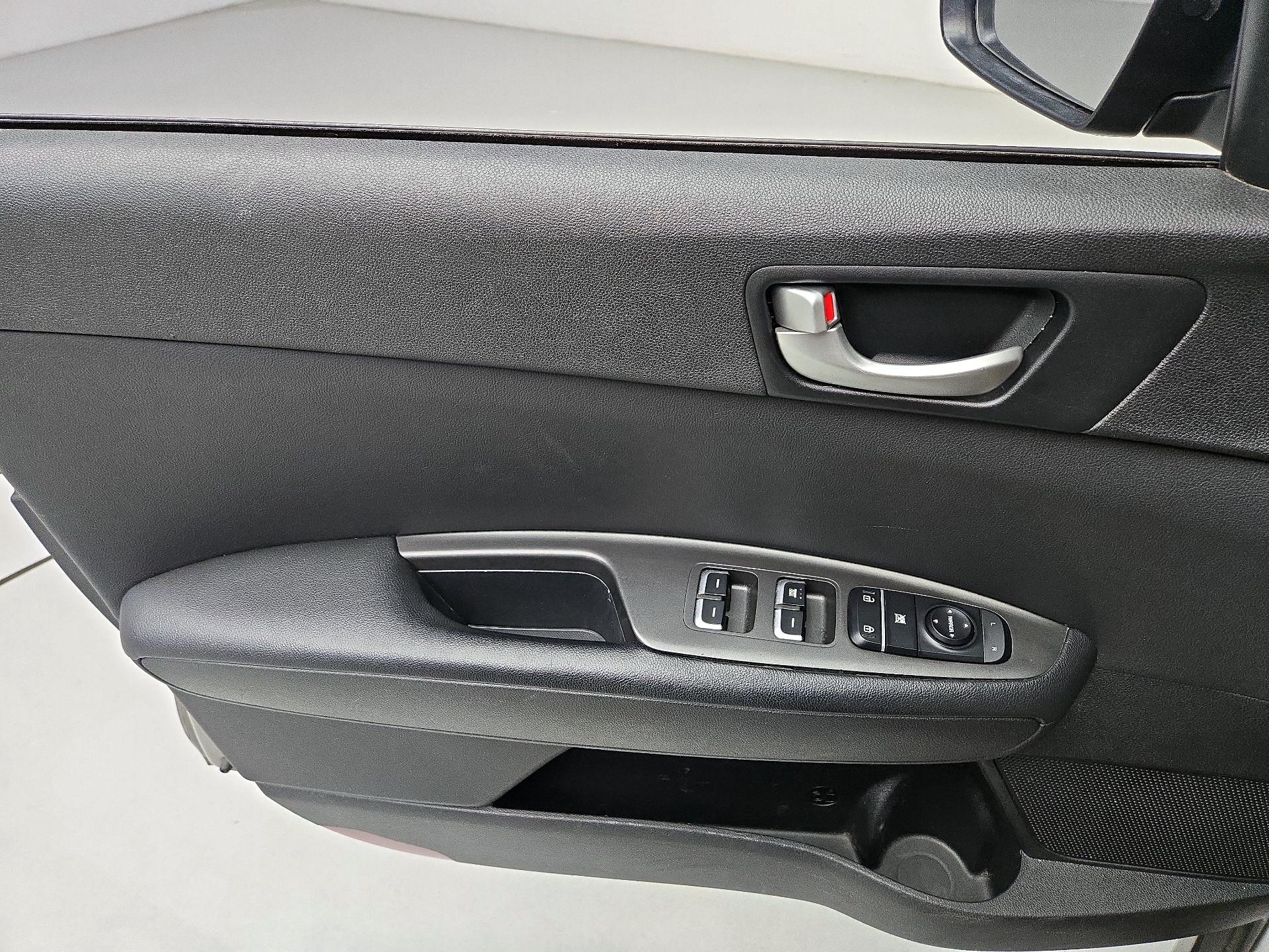 Thumbnail: 2016 Kia Optima - 12