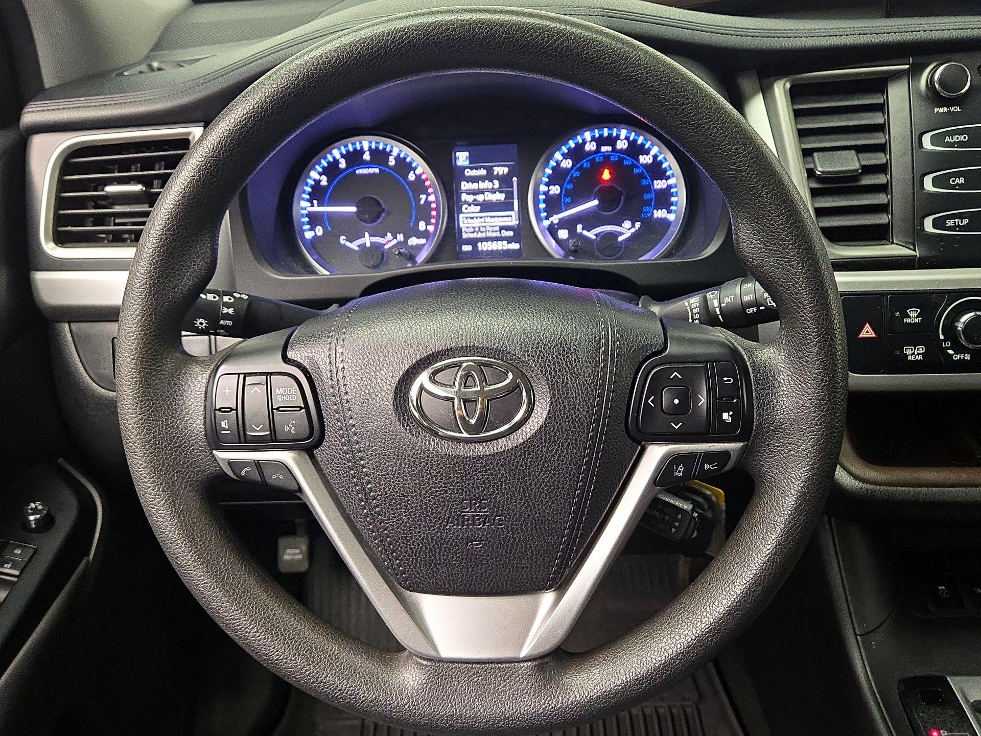 Thumbnail: 2017 Toyota Highlander - 10