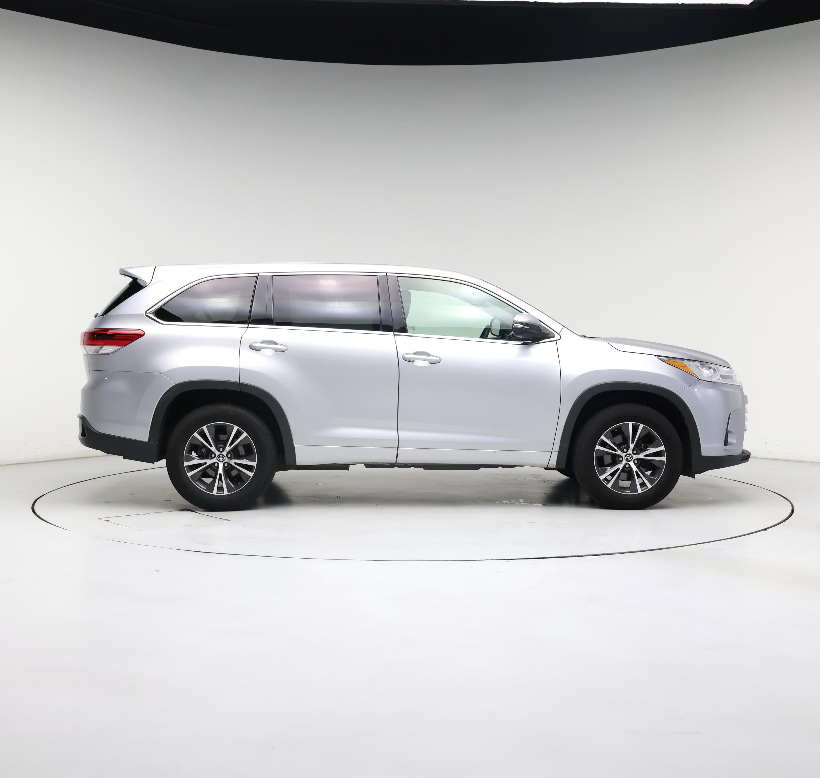 Thumbnail: 2017 Toyota Highlander - 7