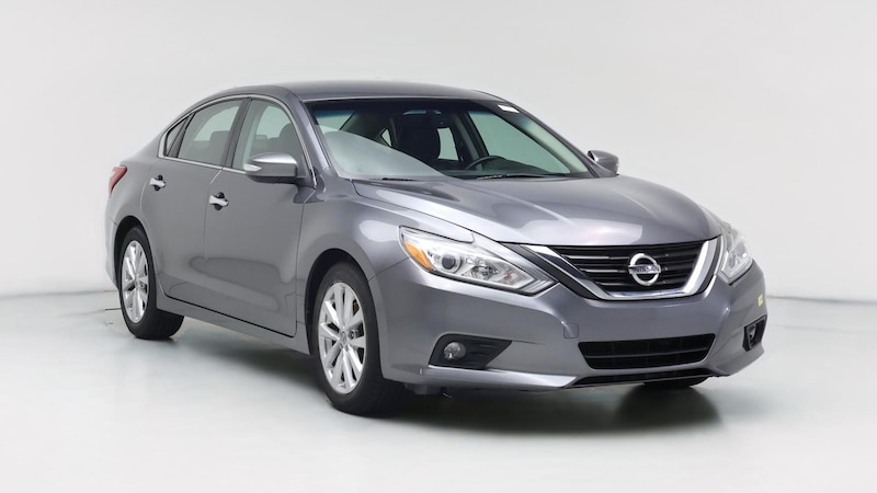 2017 Nissan Altima SL Hero Image