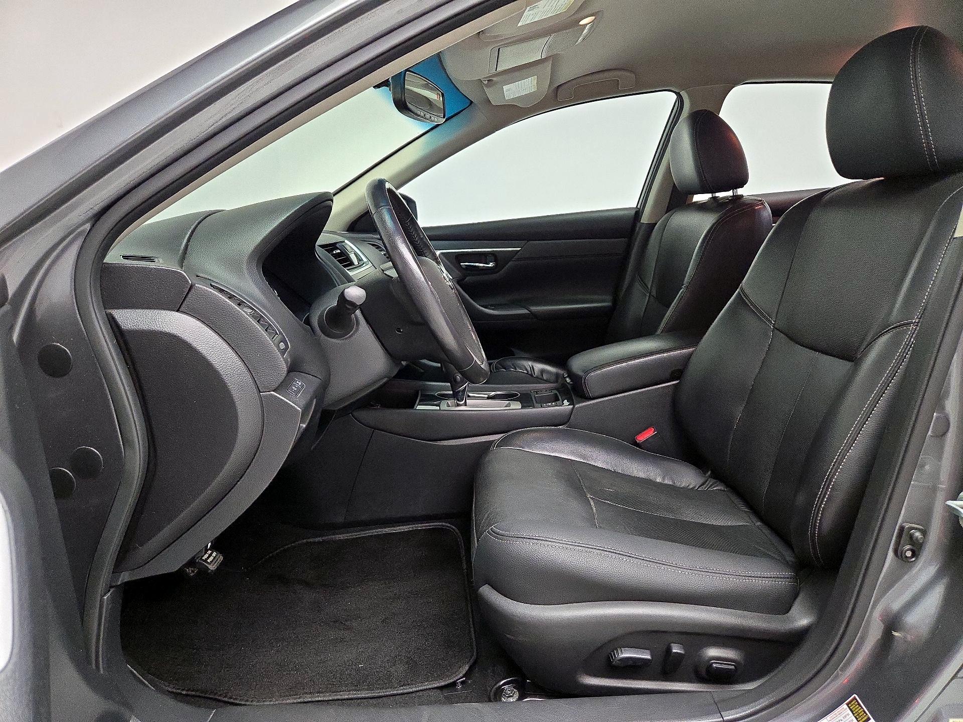 Thumbnail: 2017 Nissan Altima - 11