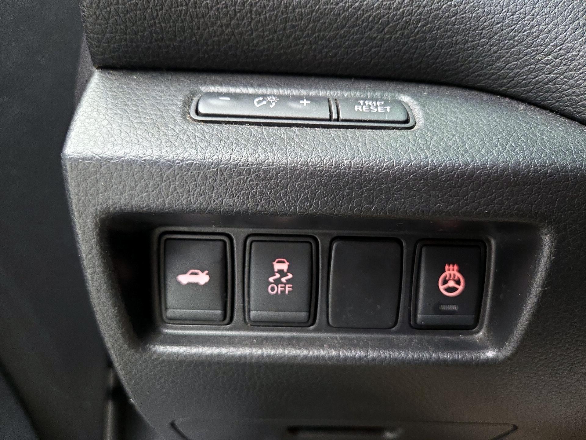 Thumbnail: 2017 Nissan Altima - 13