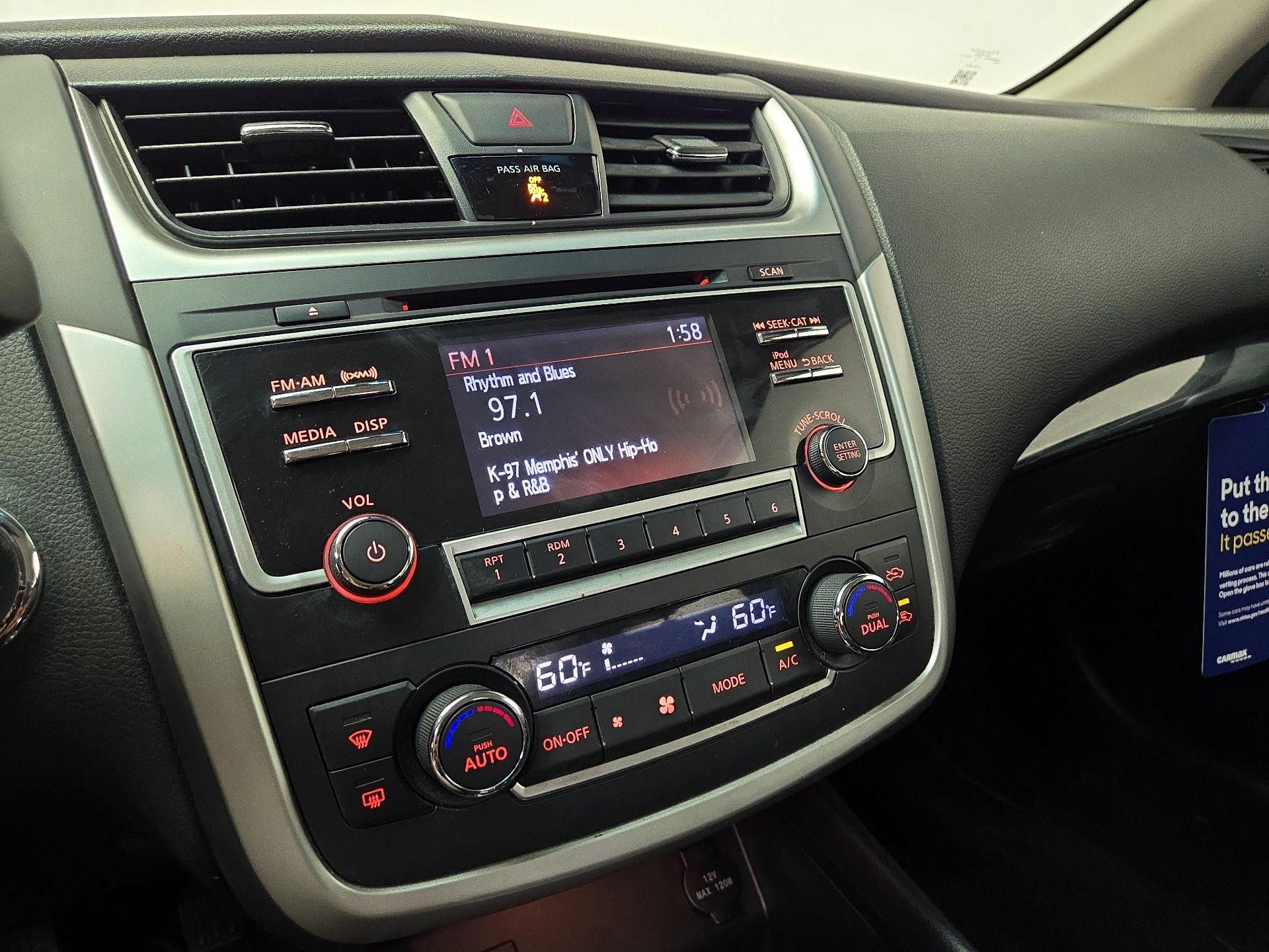 Thumbnail: 2017 Nissan Altima - 16