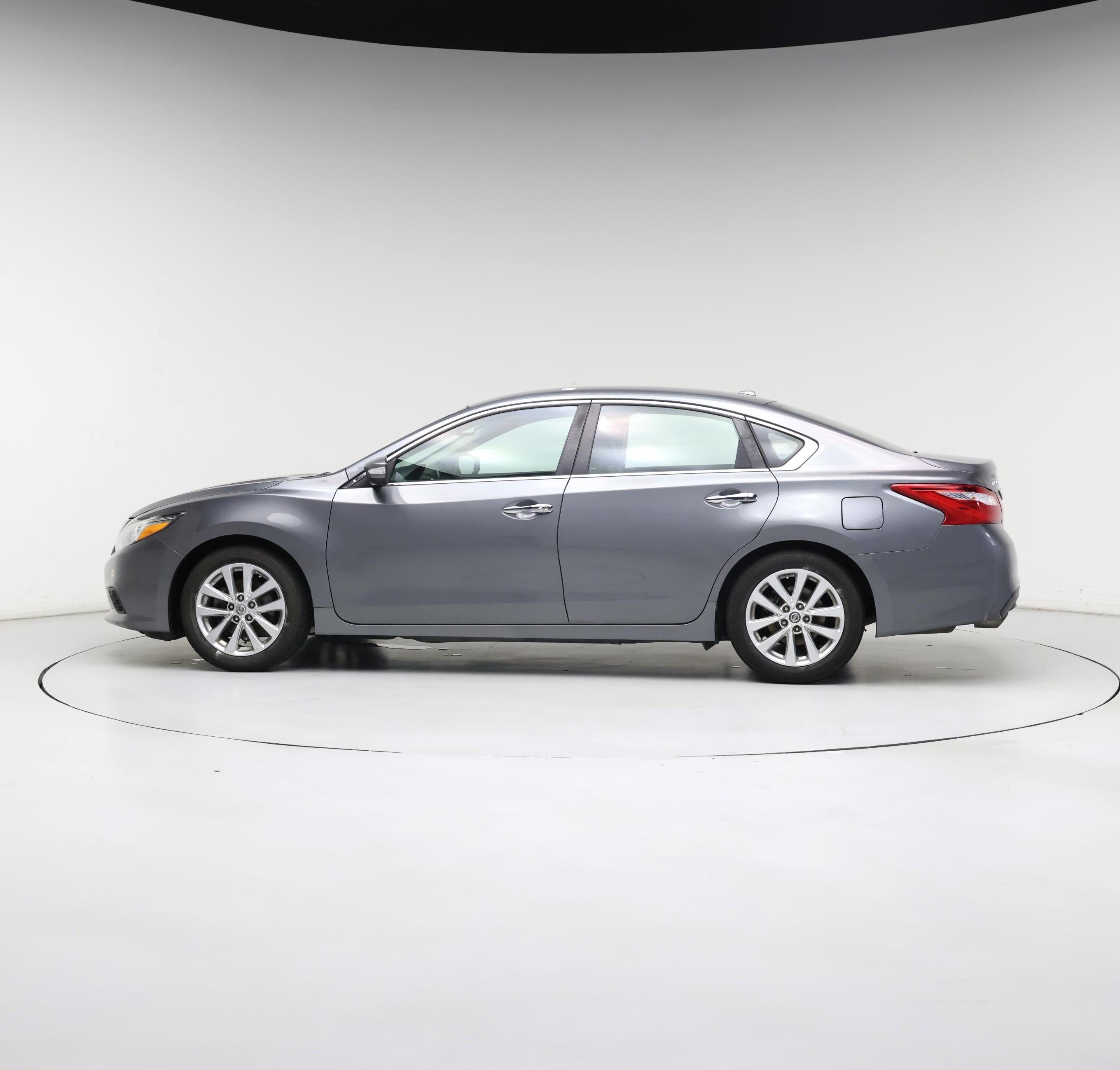 Thumbnail: 2017 Nissan Altima - 3