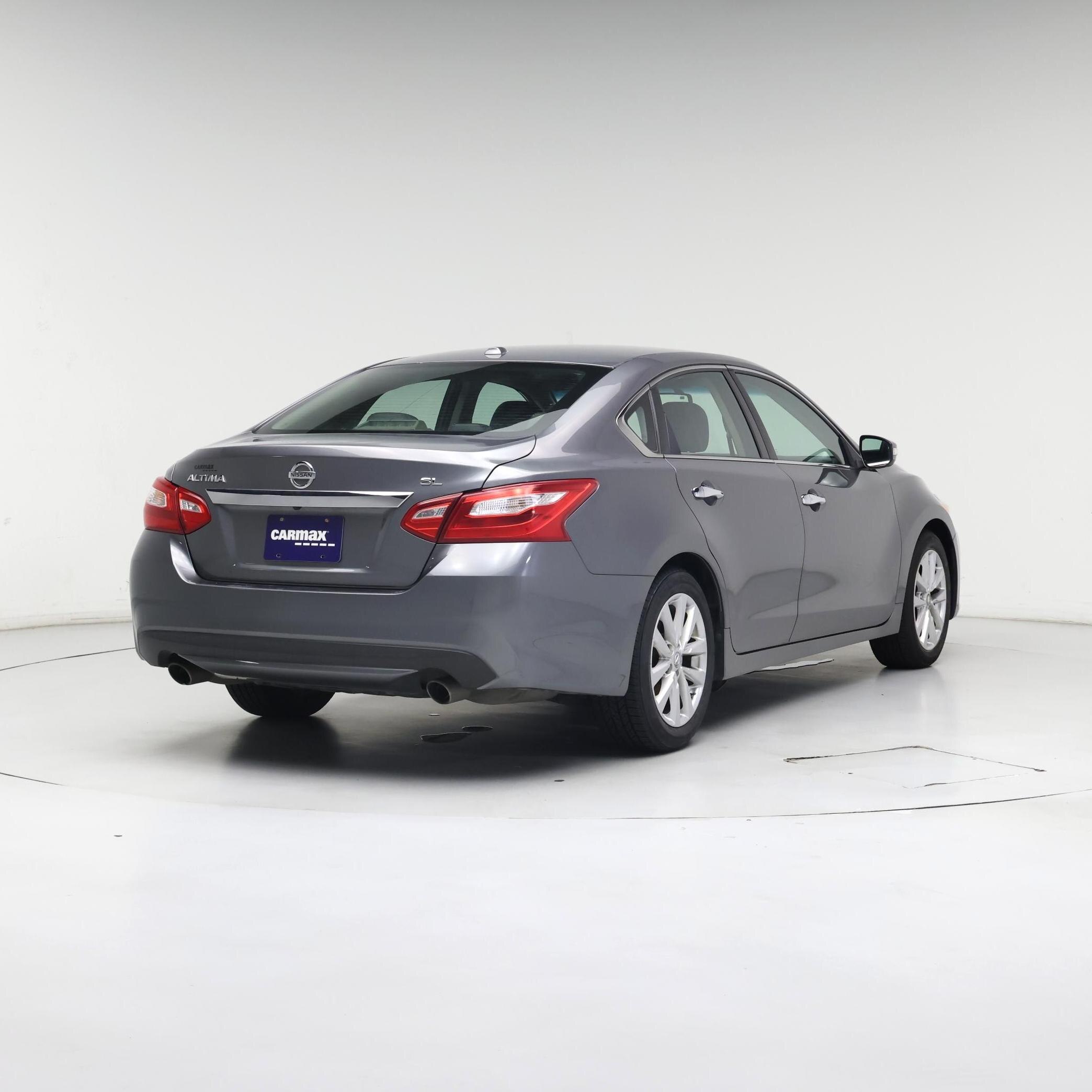 Thumbnail: 2017 Nissan Altima - 8