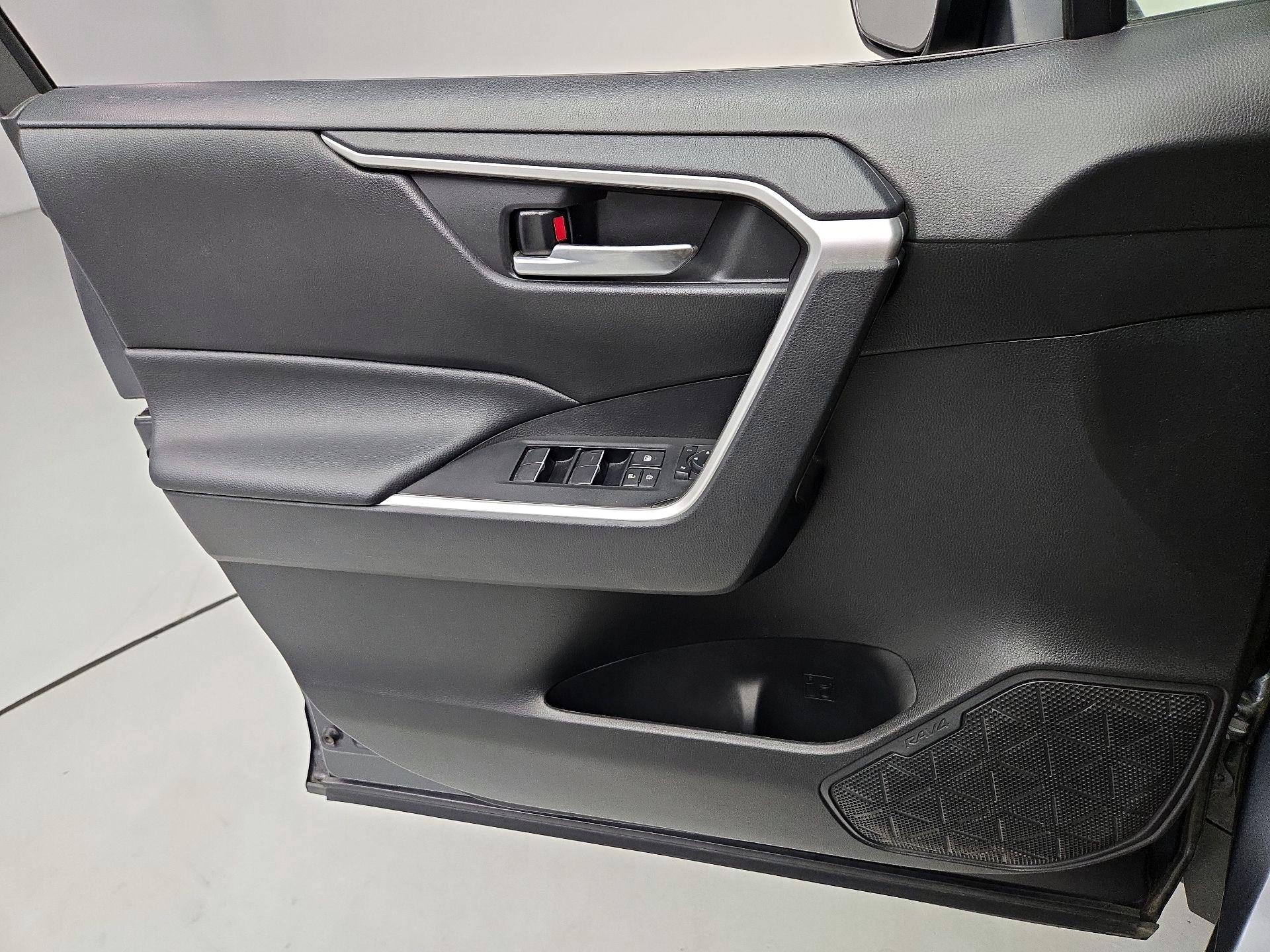 Thumbnail: 2021 Toyota RAV4 - 12