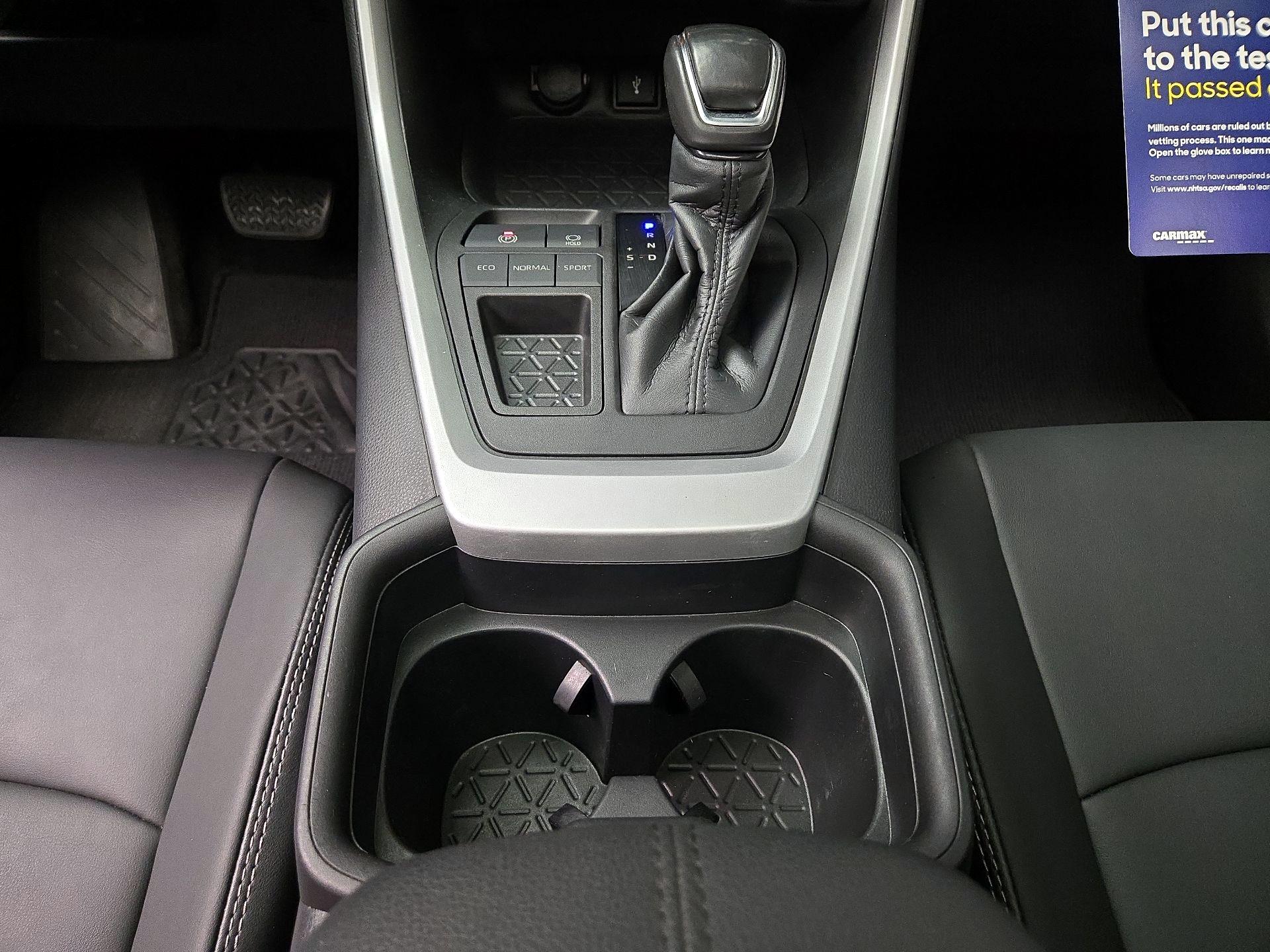 Thumbnail: 2021 Toyota RAV4 - 17