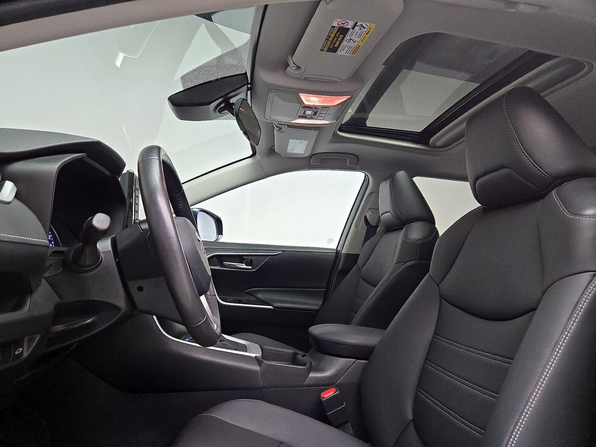Thumbnail: 2021 Toyota RAV4 - 19