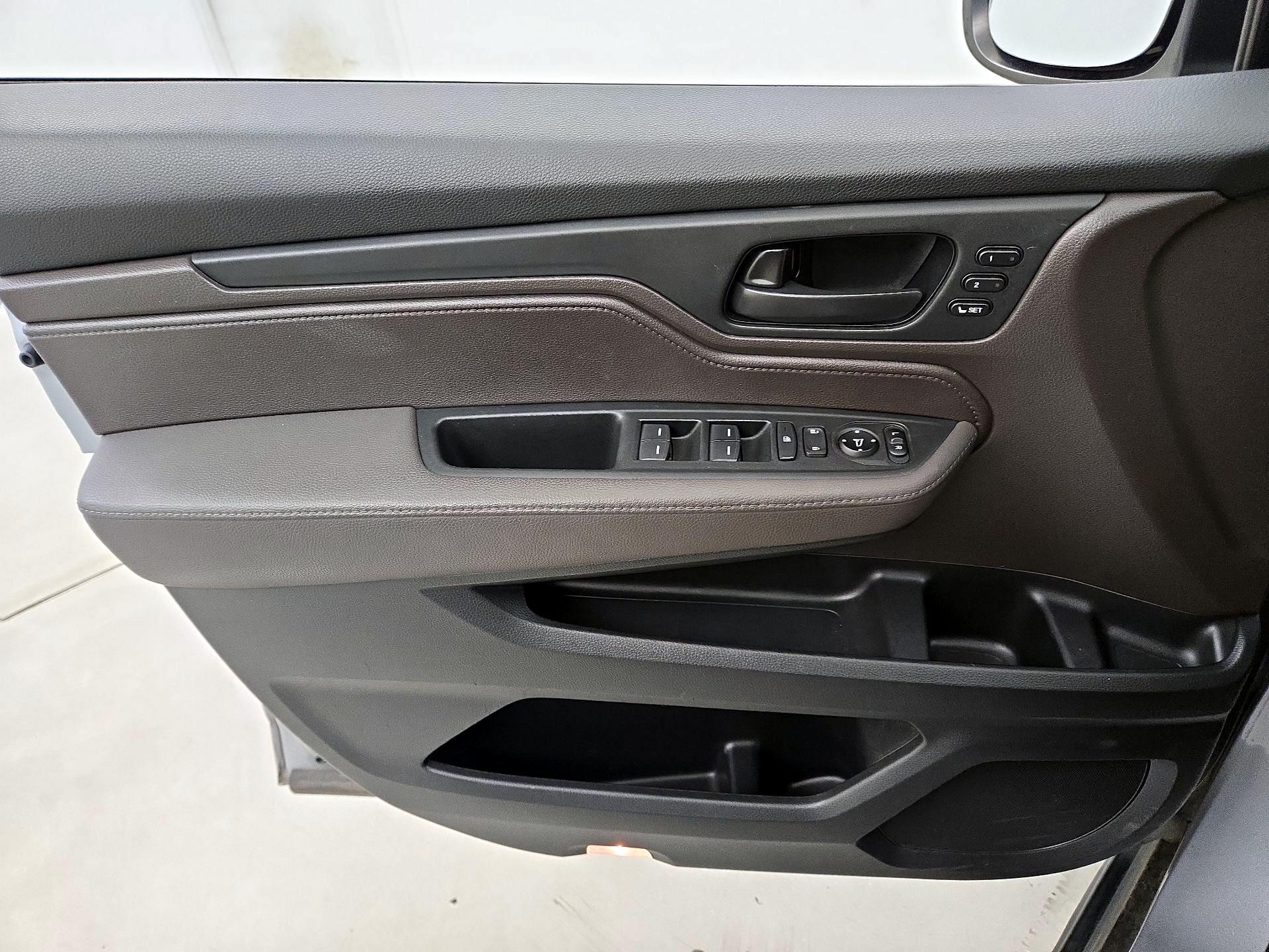 Thumbnail: 2018 Honda Odyssey - 12