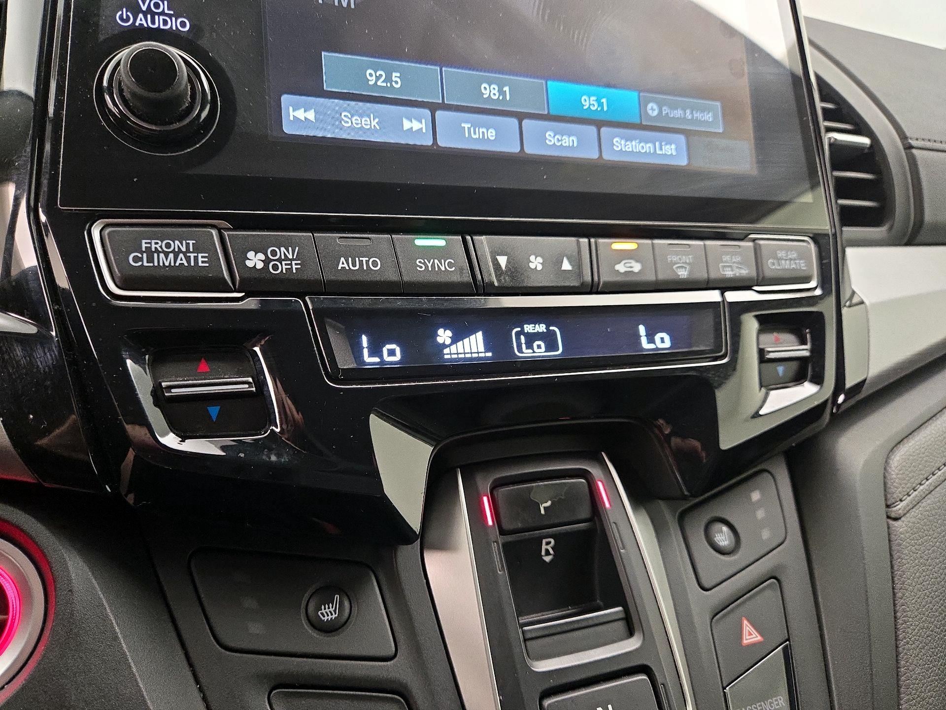 Thumbnail: 2018 Honda Odyssey - 16