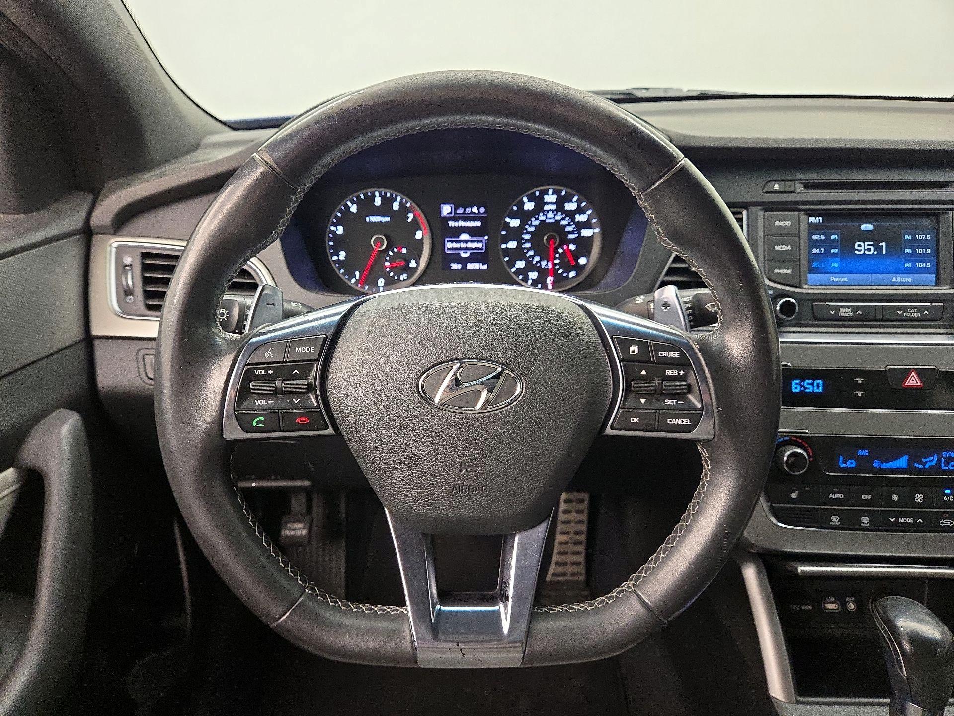Thumbnail: 2015 Hyundai Sonata - 10
