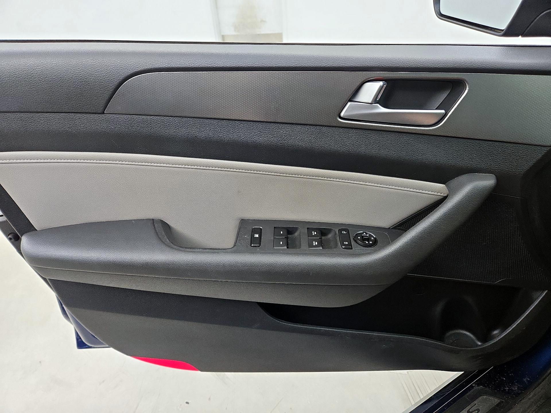 Thumbnail: 2015 Hyundai Sonata - 12