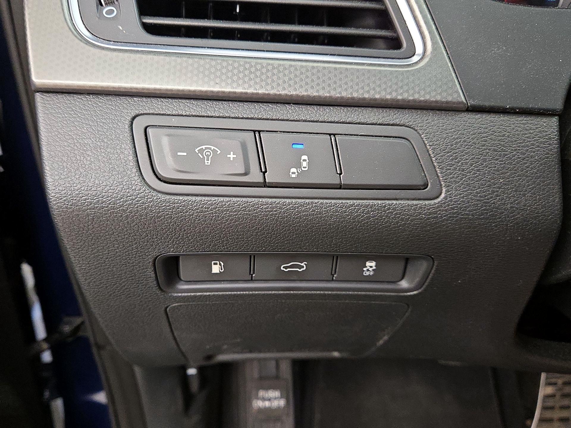 Thumbnail: 2015 Hyundai Sonata - 13